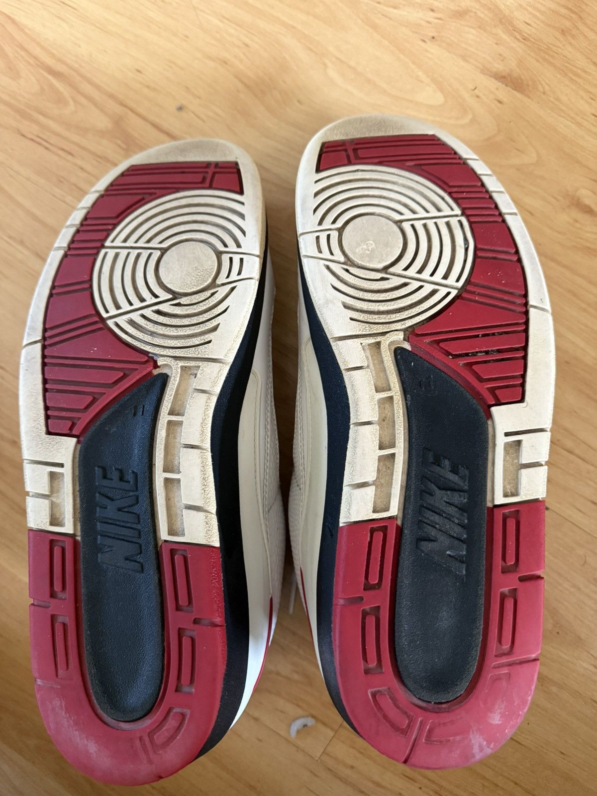 Jordan Brand Air Jordan 2 Retro Low 'Chicago' 2016 Size US 11 / EU 44 - 6 Thumbnail
