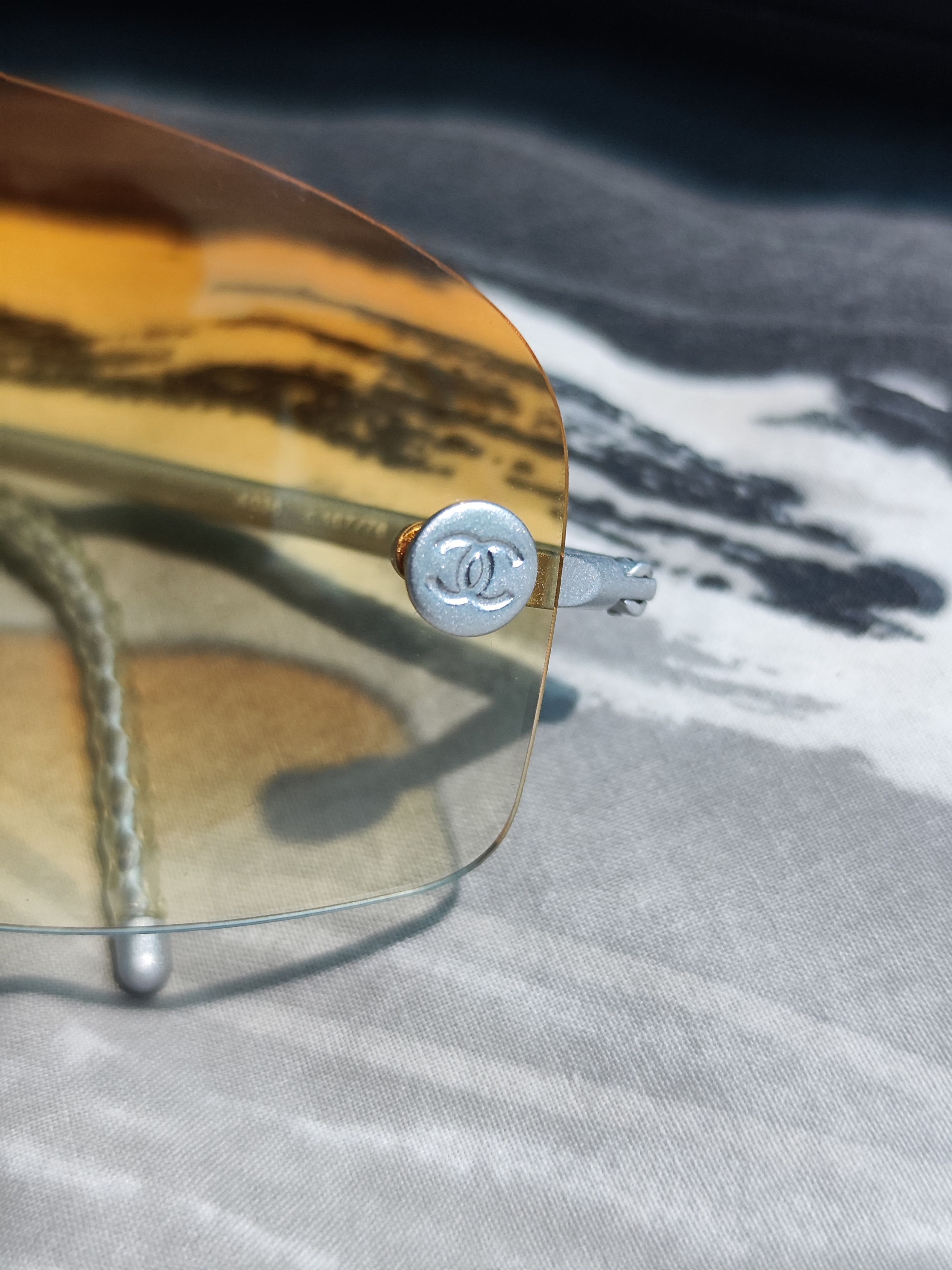 Chanel Chanel - Y2K Shield Rimless Sunglasses Gradient Orange 4036 Size ONE SIZE - 11 Thumbnail