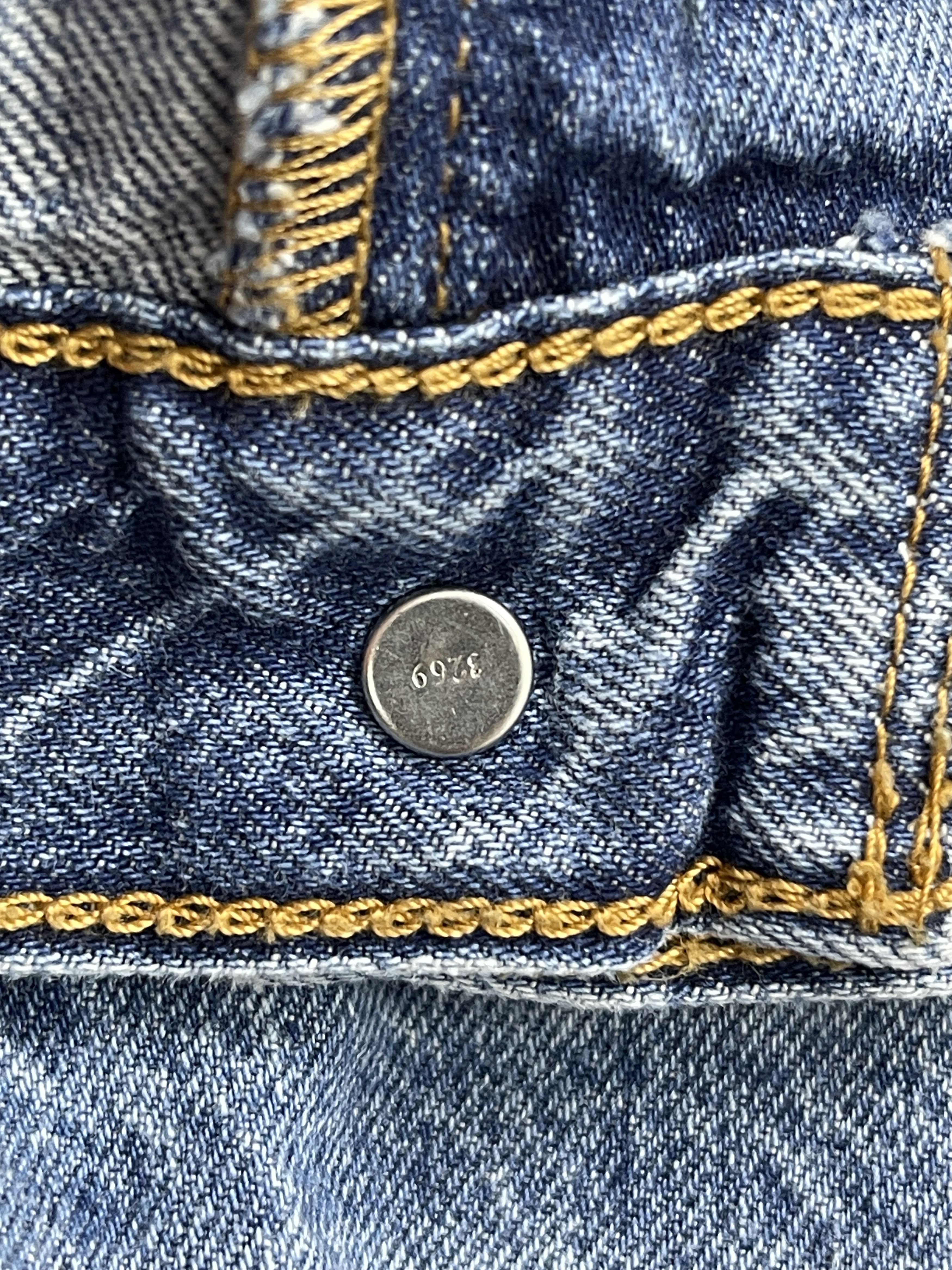 Levi's Vintage Levis 501 Distressed Light Wash Jeans DP2575 Size US 28 / EU 44 - 14 Thumbnail