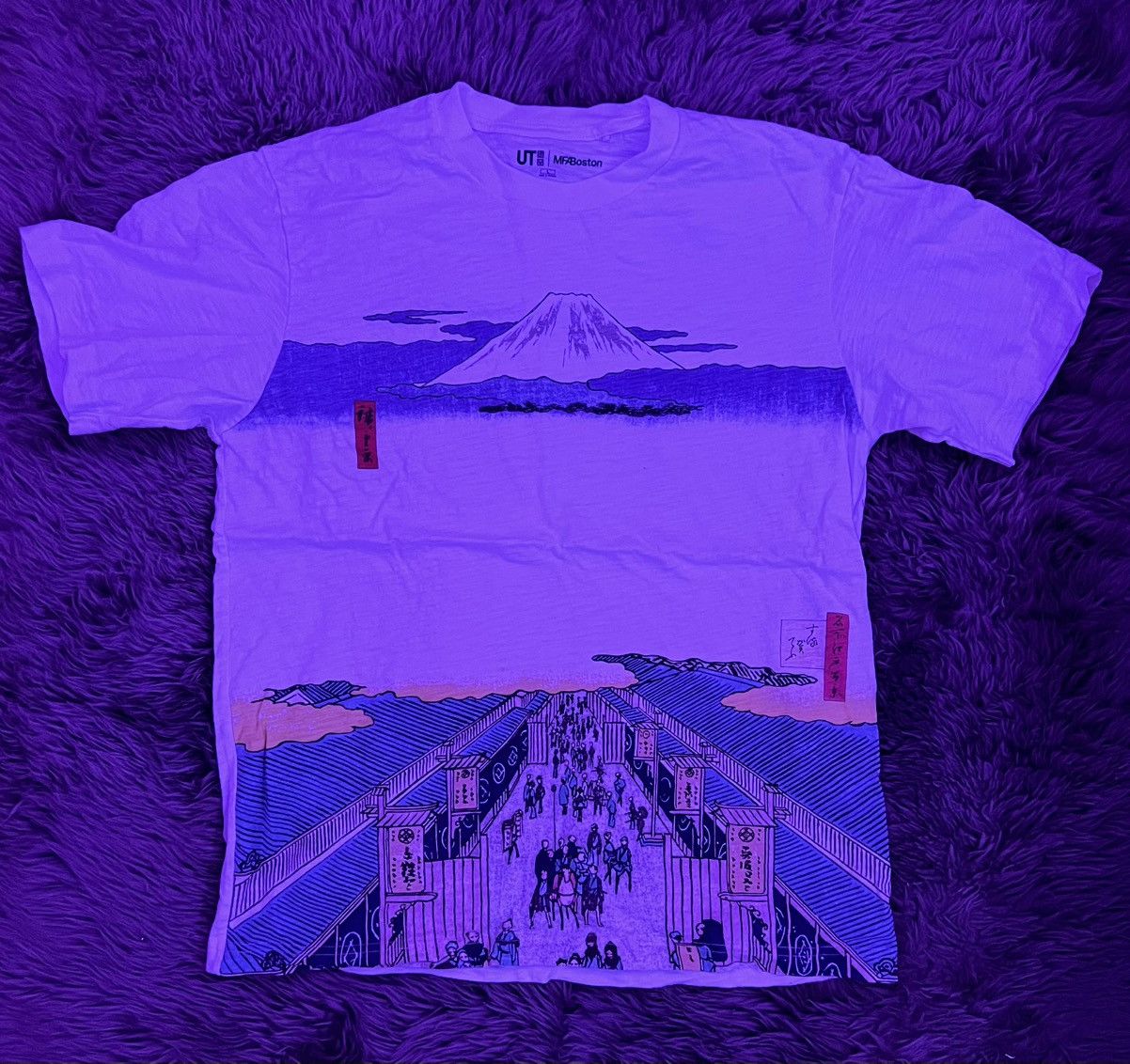 Uniqlo Uniqlo white Mt Fuji Cityscape T-Shirt Size Large Size US L / EU 52-54 / 3 - 2 Thumbnail