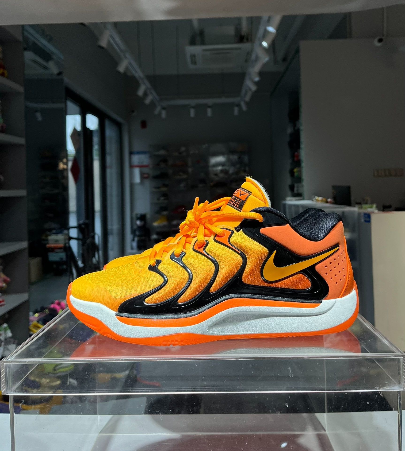 Nike Nike KD Orange Lowtop Sneakers 9.5 Men Size US 9.5 / EU 42-43 - 1 Thumbnail