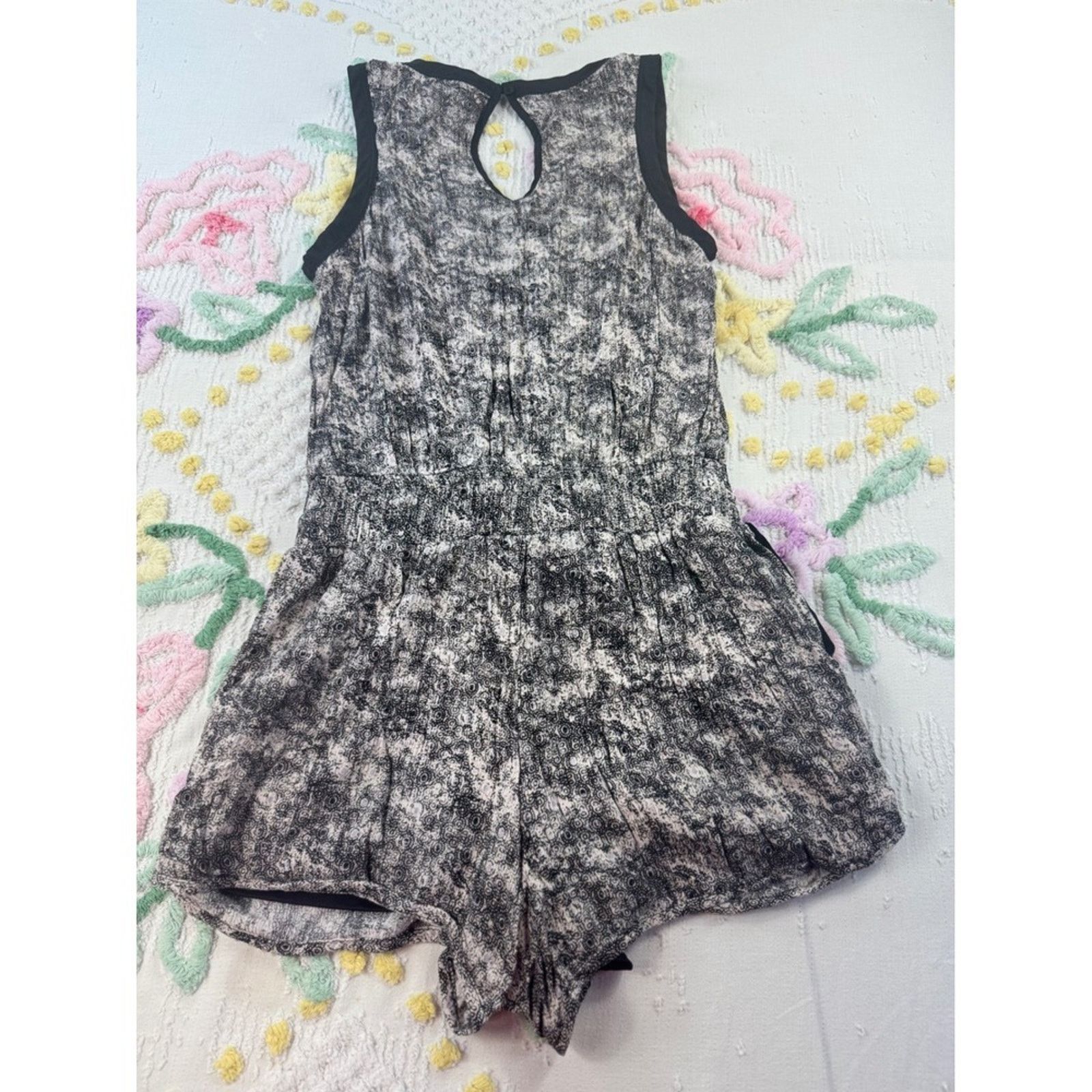& Other Stories Xhilaration Black White Abstract Print‎ Tie Waist Romper M Size 28" / US 6 / IT 42 - 2 Thumbnail