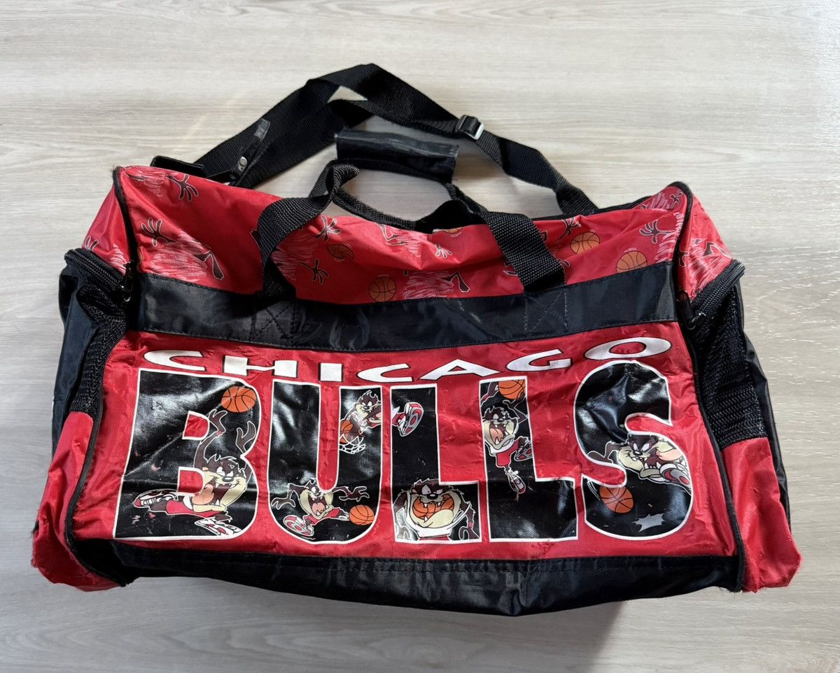 NBA Vintage Looney Tunes Chicago Bulls Duffel Bag NBA 1998 Taz Size ONE SIZE - 1 Thumbnail