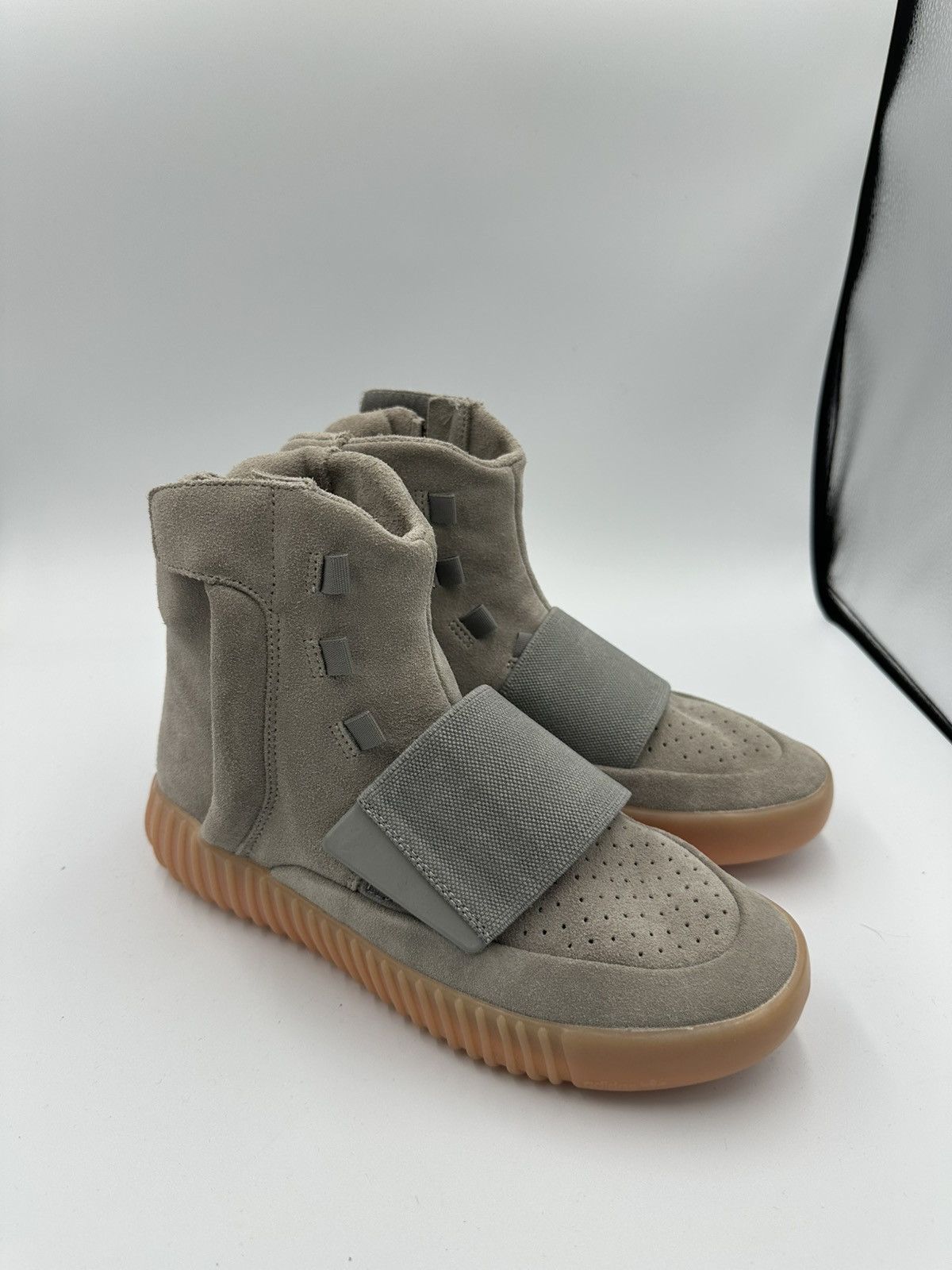 Yeezy Yeezy Boost 750 Glow in the Dark Size US 7 / EU 40 - 1 Thumbnail