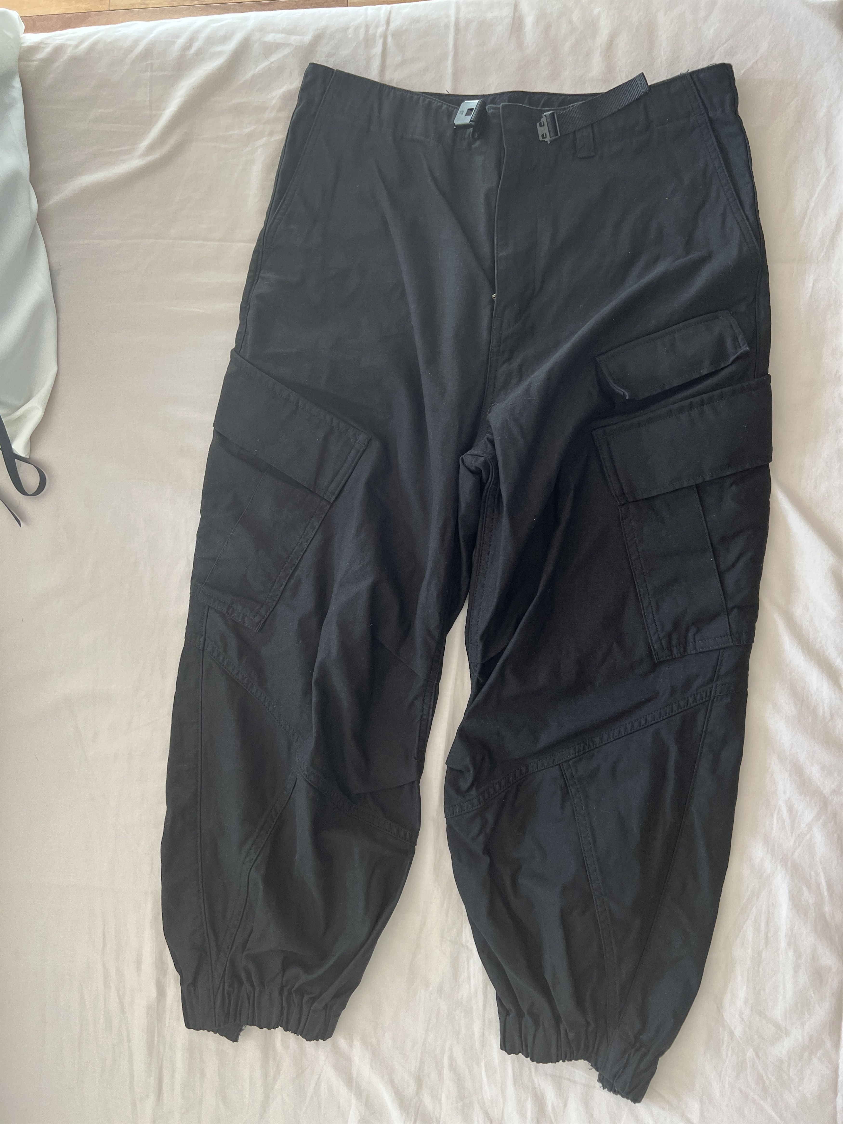 Jun Takahashi × Undercover Undercover Black Distressed Cargo Pants Size US 30 / EU 46 - 1 Thumbnail
