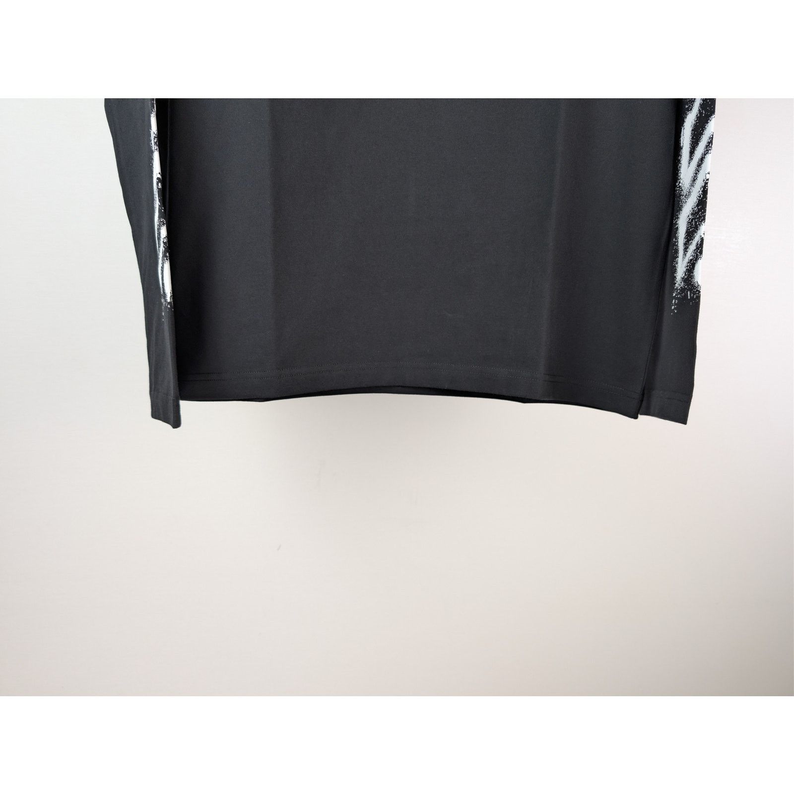 Off-White o1rshd1 Spray Can Arrow Skate L/S T-Shirt in Black Size US XXL / EU 58 / 5 - 5 Thumbnail