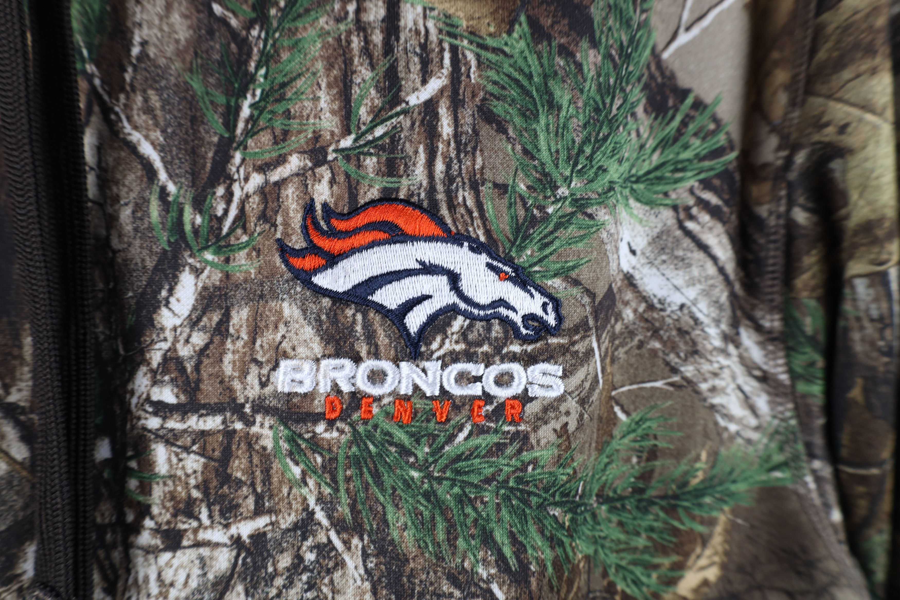 Vintage Vintage Camouflage Denver Broncos Football Hoodie Sweatshirt Size US M / EU 48-50 / 2 - 4 Thumbnail