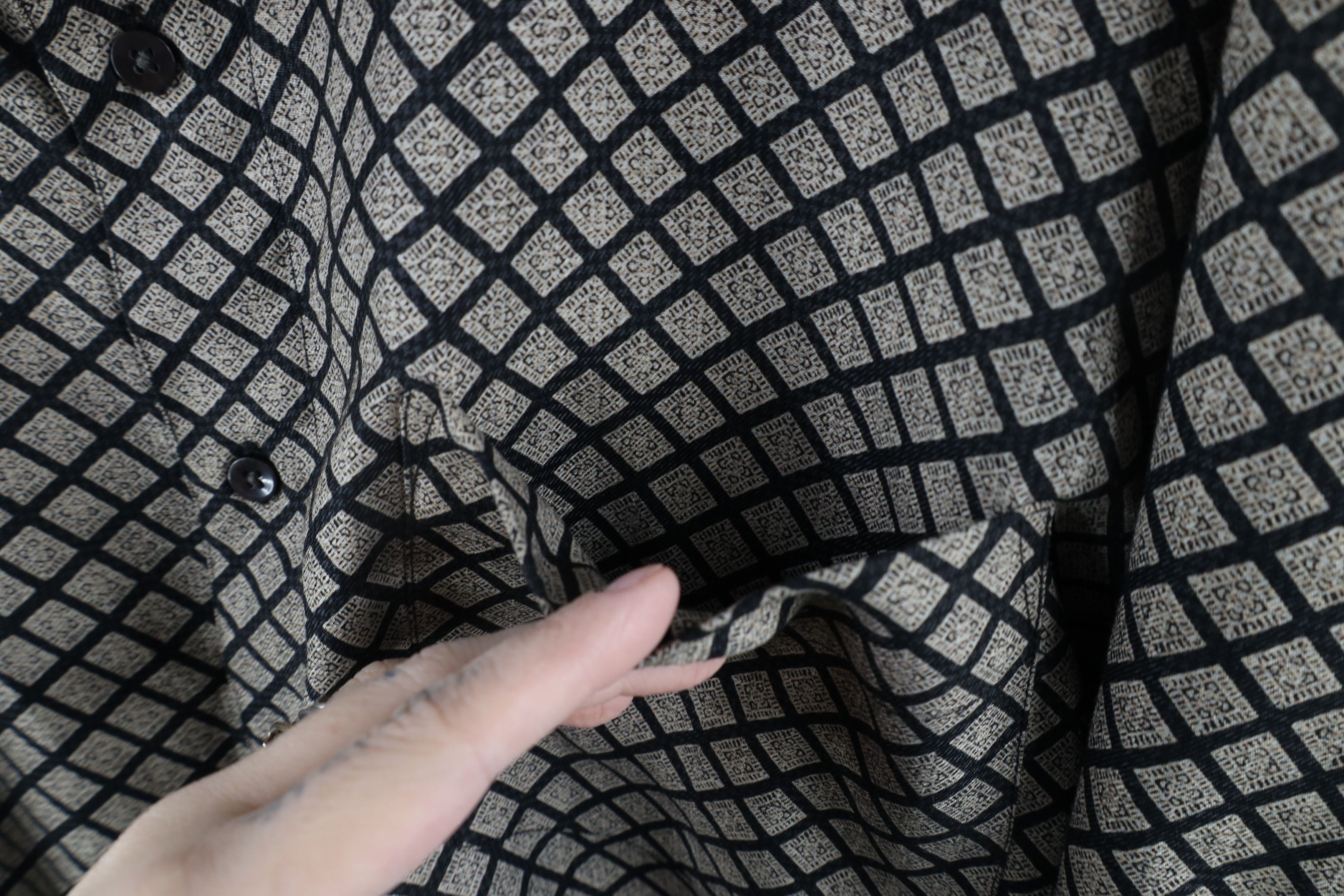 Vintage Vintage 90s Streetwear Geometric Collared Button Shirt Size US XL / EU 56 / 4 - 5 Thumbnail