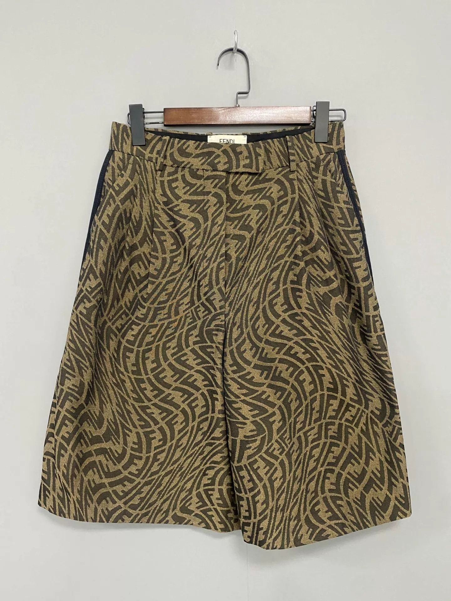 Fendi FENDI Twisted All-Over FF Print Shorts Size 27" / US 4 / IT 40 - 1 Thumbnail