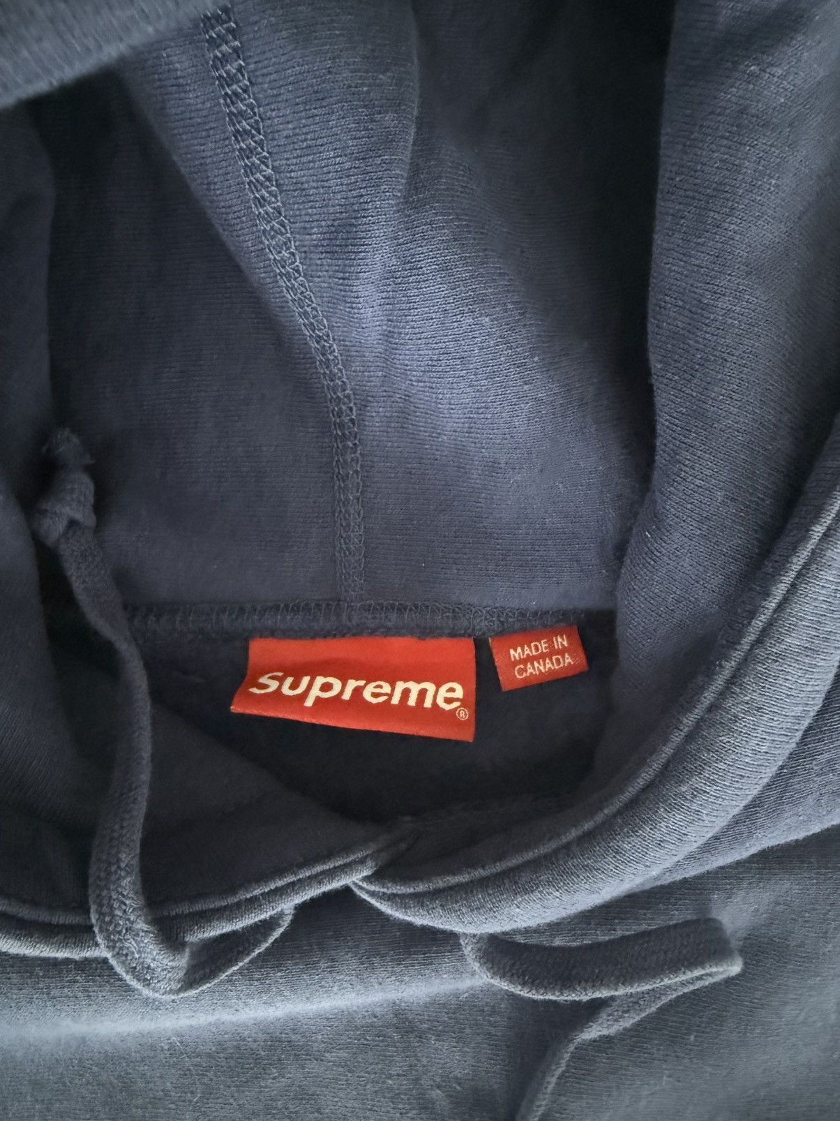 Supreme Supreme x KAWS Chalk Logo in washed navy Size US L / EU 52-54 / 3 - 2 Thumbnail
