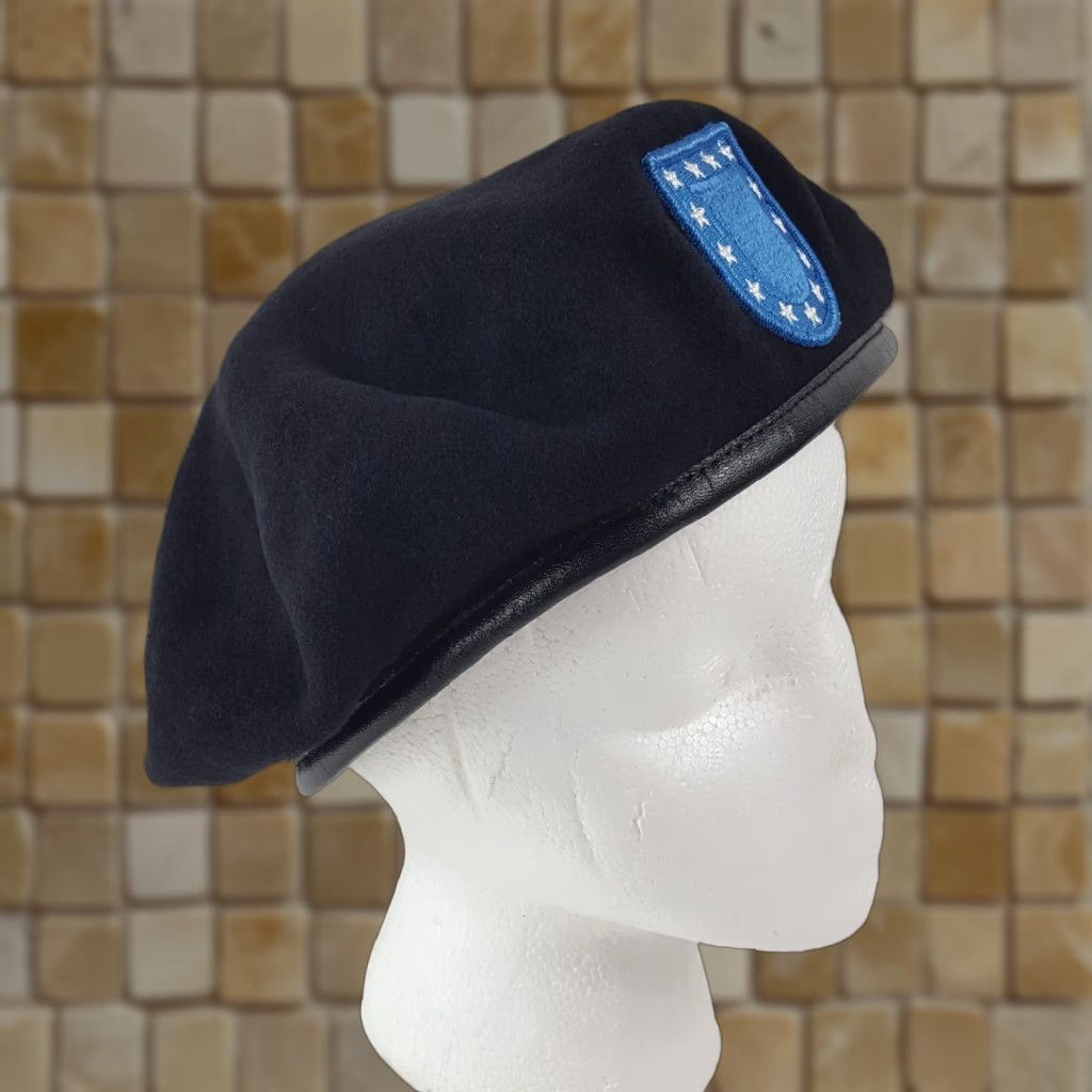 Vintage VINTAGE US Army Black Wool Beret Hat Size 7 1/2 Military Cap Casual Retro 90s Mens Size ONE SIZE - 1 Thumbnail