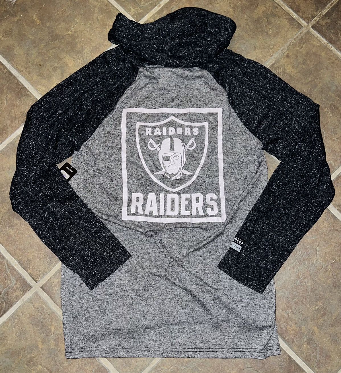 NFL Oakland Raiders Official Lightweight Hoodie Size US L / EU 52-54 / 3 - 6 Thumbnail