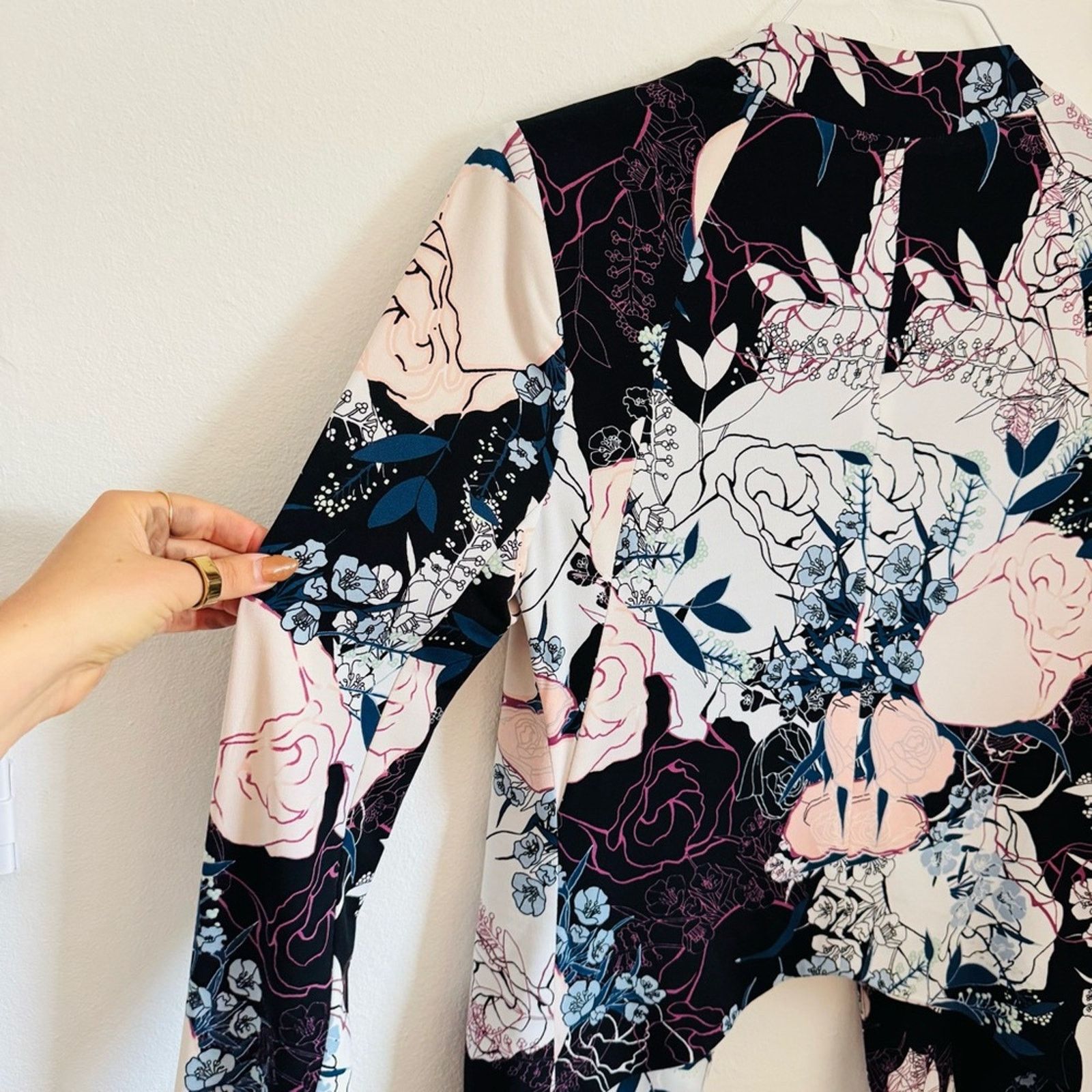 BCBGeneration BCBG Black White Pink Blue Floral Blazer $148 Jacket Sweater Size M / US 6-8 / IT 42-44 - 10 Thumbnail