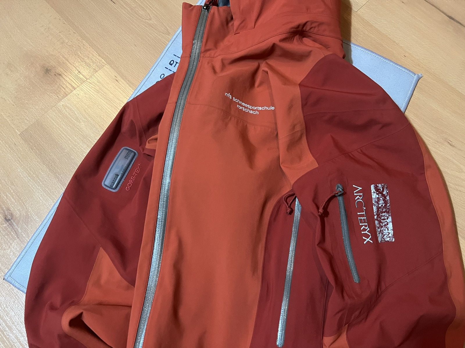 Arc'teryx Arc’teryx Vintage Gore Tex Jacket Red RECCO Size US L / EU 52-54 / 3 - 4 Thumbnail