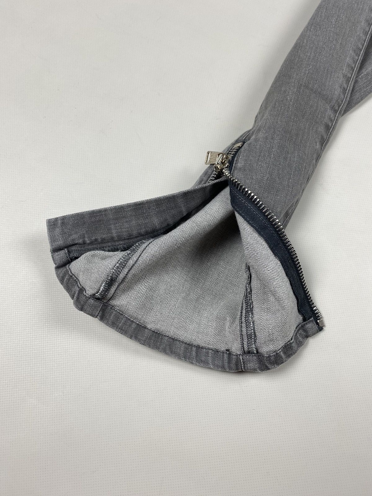 Alexander McQueen Alexander McQueen vintage ladies ankle zip jeans size 42 Size 28" / US 6 / IT 42 - 10 Thumbnail