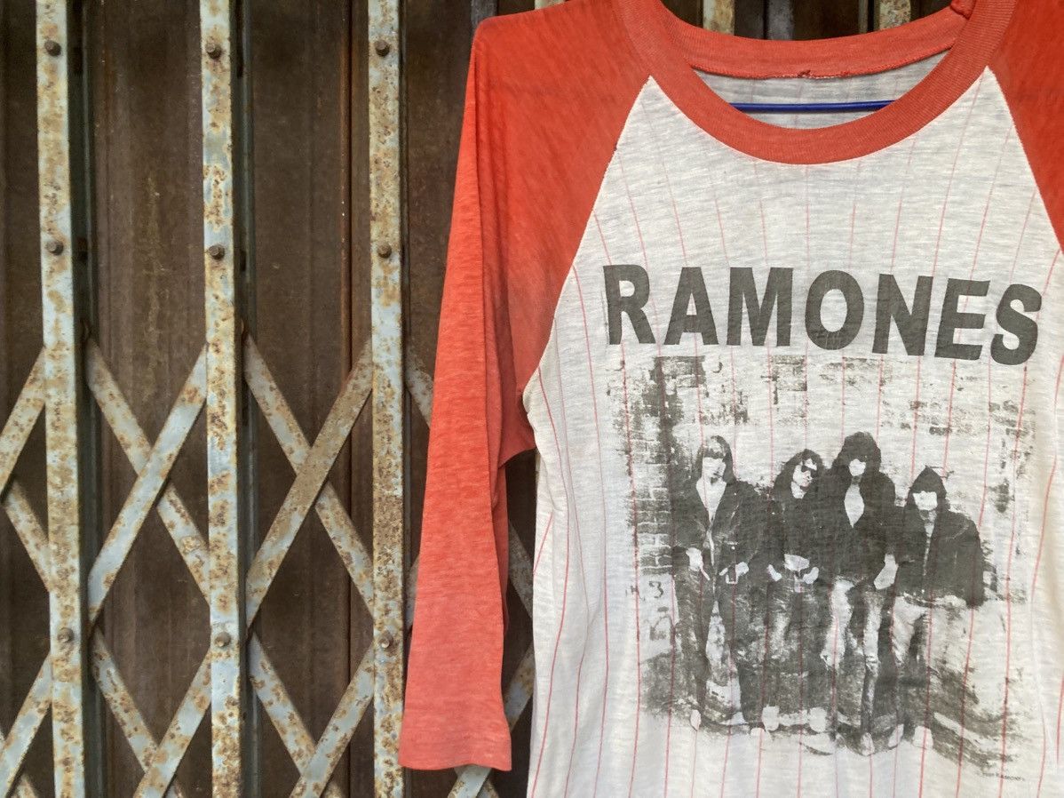 Other Vintage T-shirt Ramones Two Tone Size US M / EU 48-50 / 2 - 2 Thumbnail