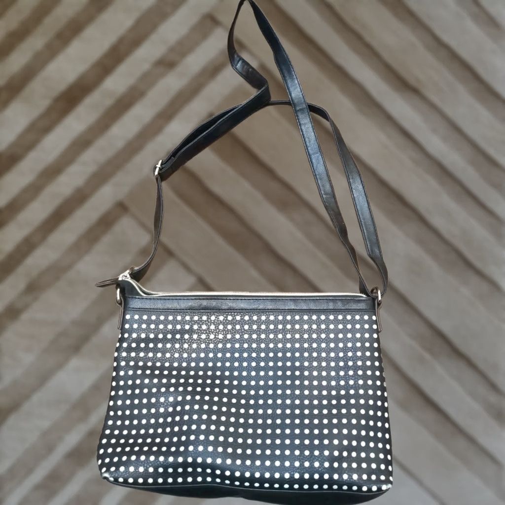 Vintage RELIC Crossbody Bag Polka Dot Black/White Matte Faux Leather Zipper Pockets Size ONE SIZE - 1 Thumbnail