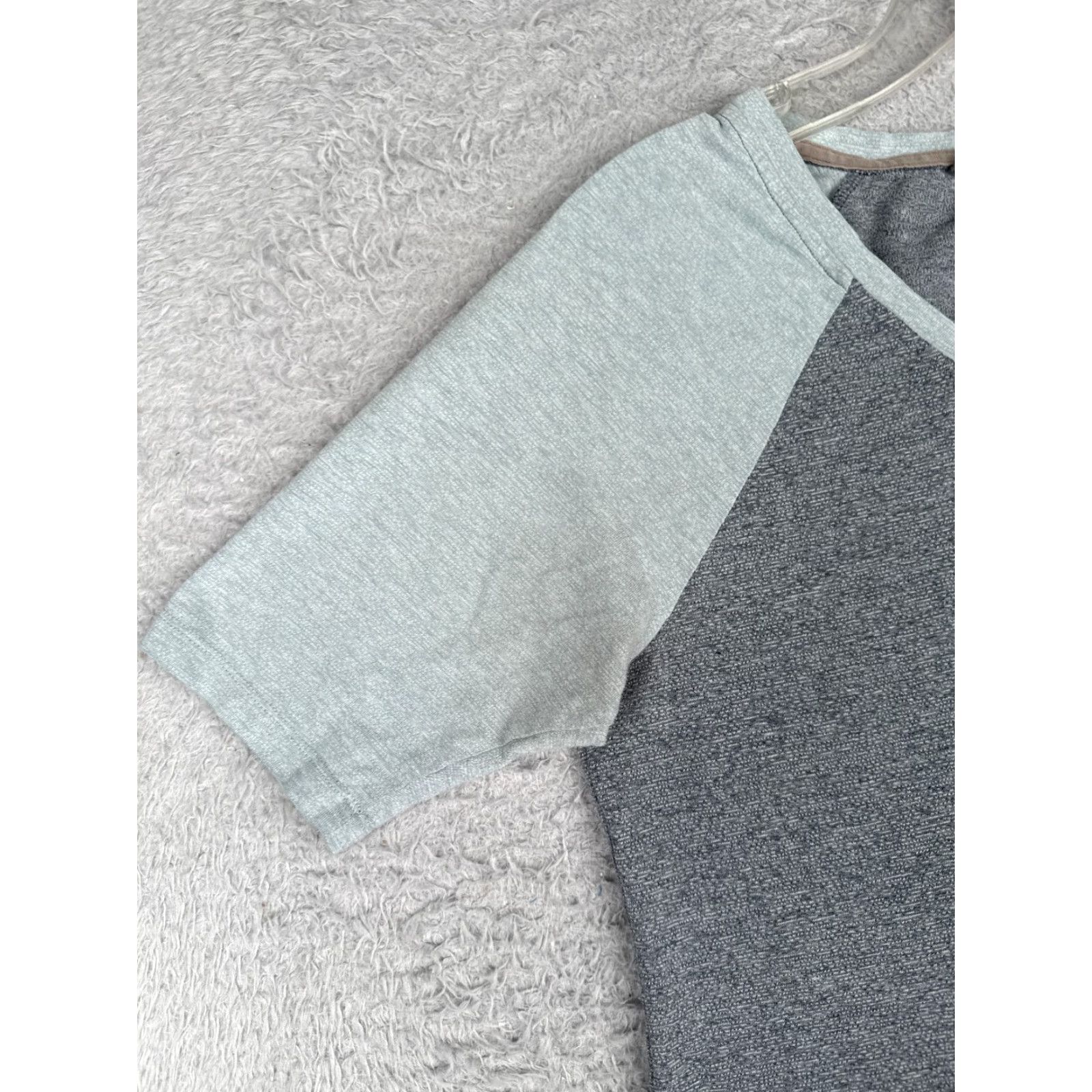 The North Face The North Face Shirt Women's Medium Blue Gray Raglan Style Polyester Blend READ Size M / US 6-8 / IT 42-44 - 3 Thumbnail