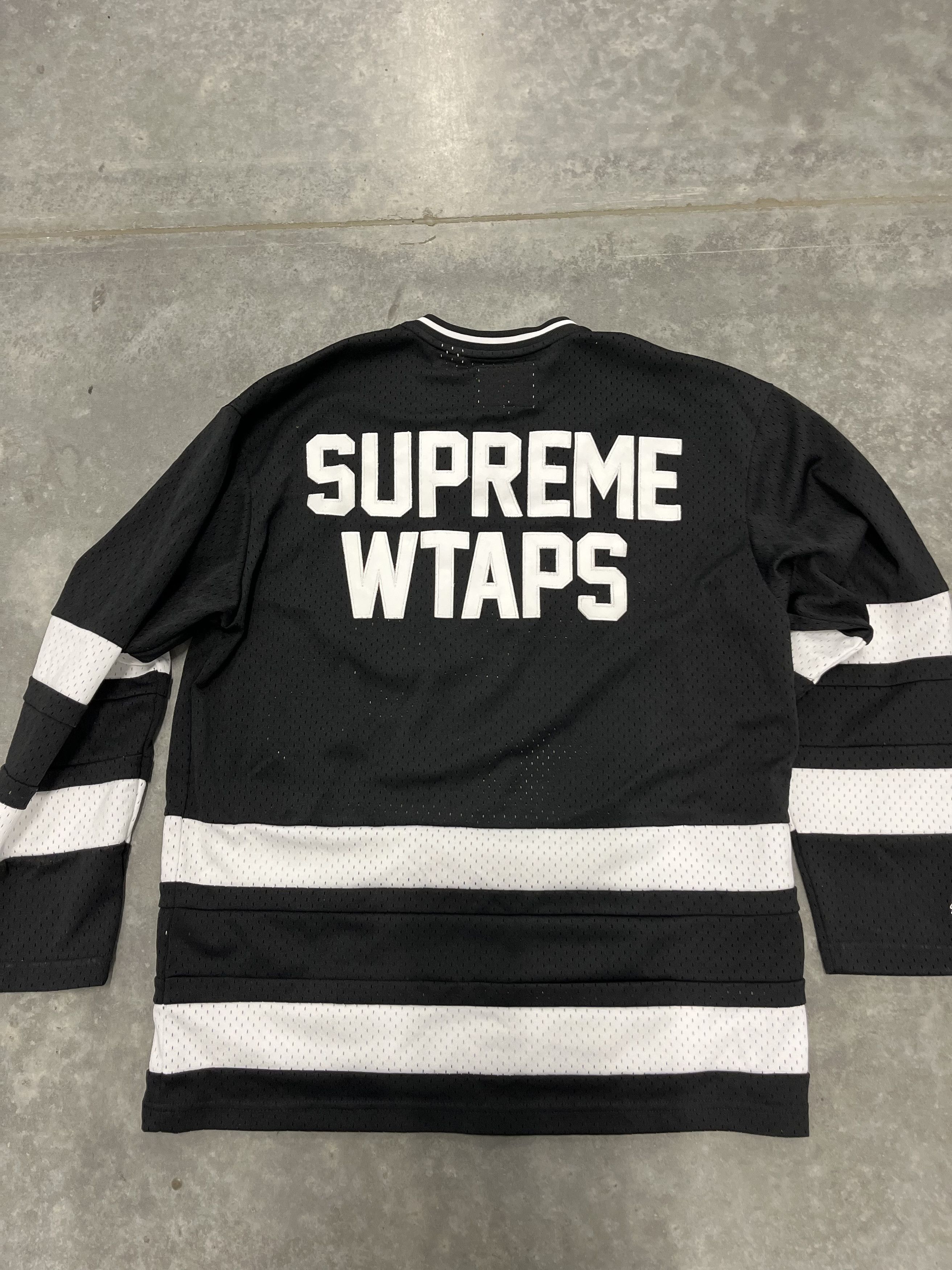 Supreme × Wtaps Supreme WTAPS Mitchell & Ness Hockey Jersey Black Size US M / EU 48-50 / 2 - 2 Thumbnail