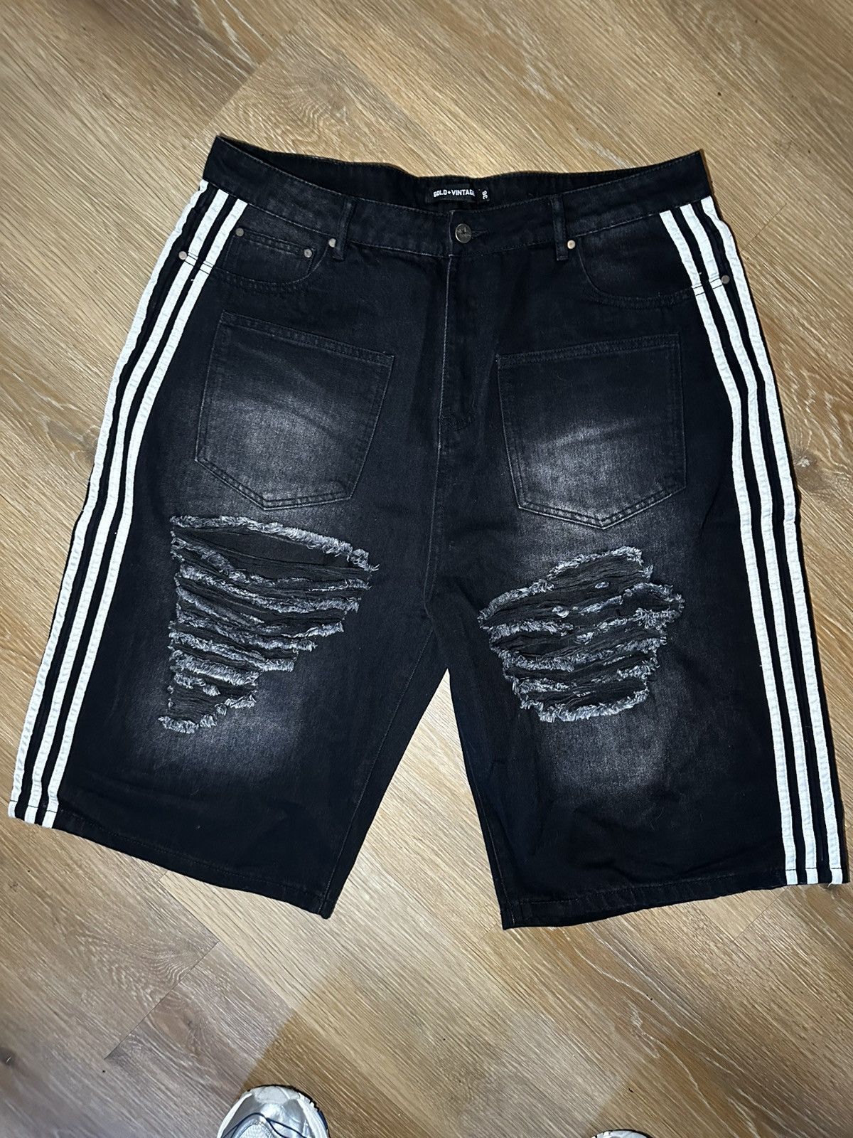 The GV Gallery GV Gallery Stripped/Ripped Jorts Size US 36 / EU 52 - 1 Thumbnail