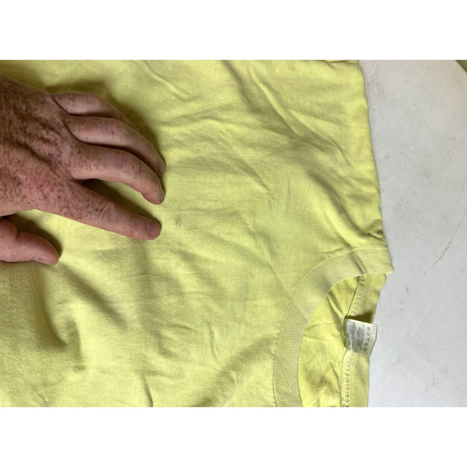 Fruit Of The Loom VINTAGE Fruit of the Loom T-Shirt Front Row Ticket XL Yellow Men 90s Band Concert Short Sleeve Crew Neck Size US XL / EU 56 / 4 - 4 Thumbnail