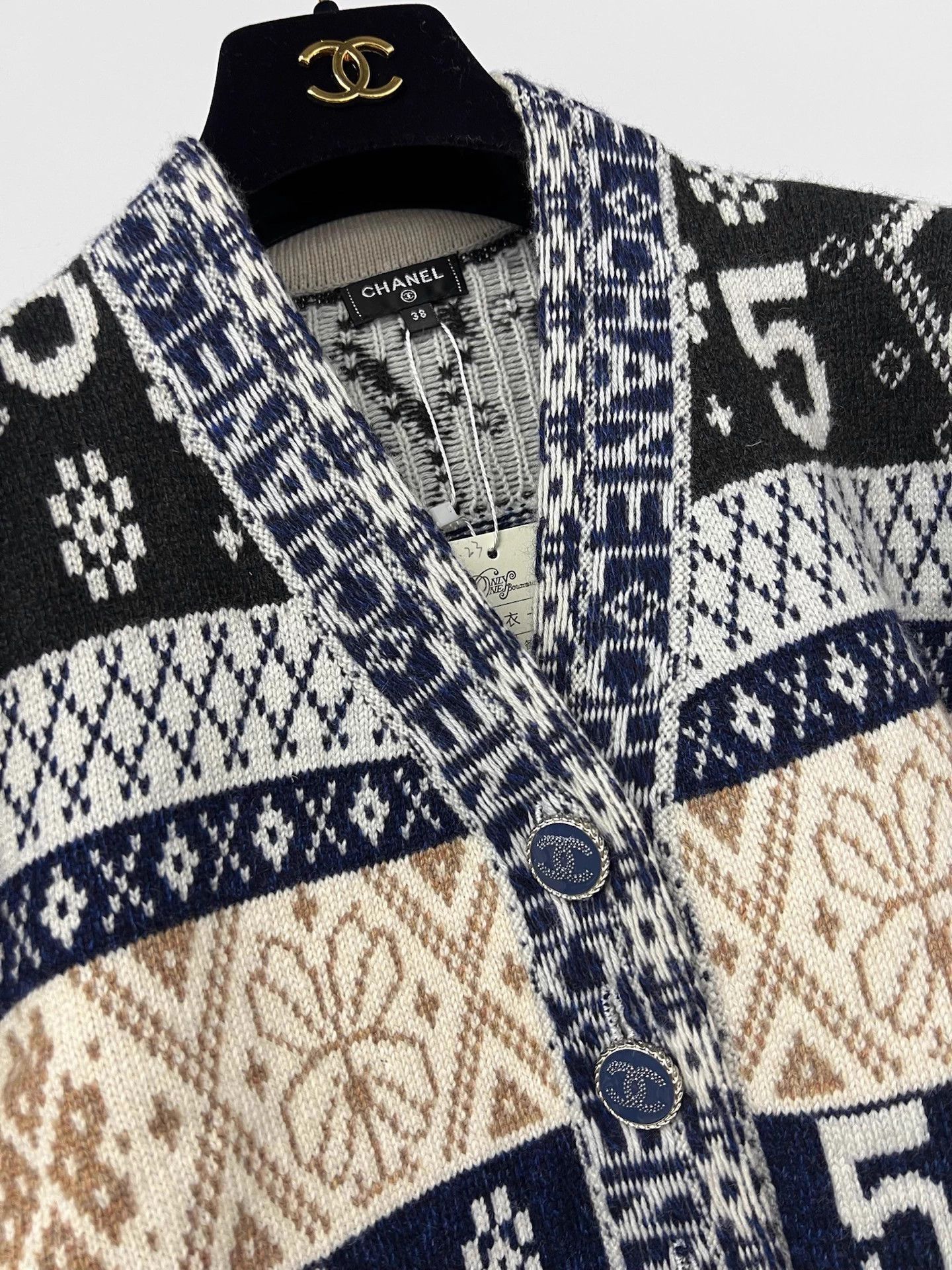 Chanel Chanel N°5 Logo Cashmere Cardigan FR38 Size S / US 4 / IT 40 - 3 Thumbnail