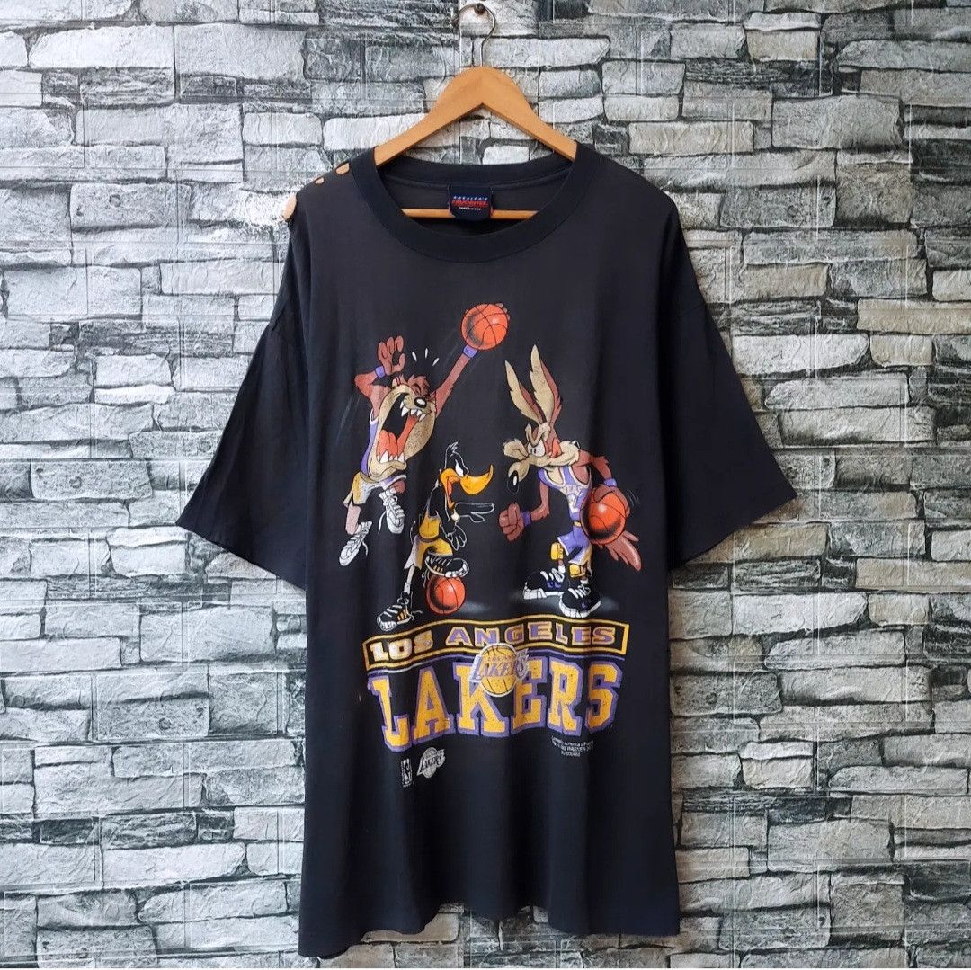 Warner Bros Vtg 90's Looney Tunes LA Lakers Tshirt Size US L / EU 52-54 / 3 - 1 Thumbnail