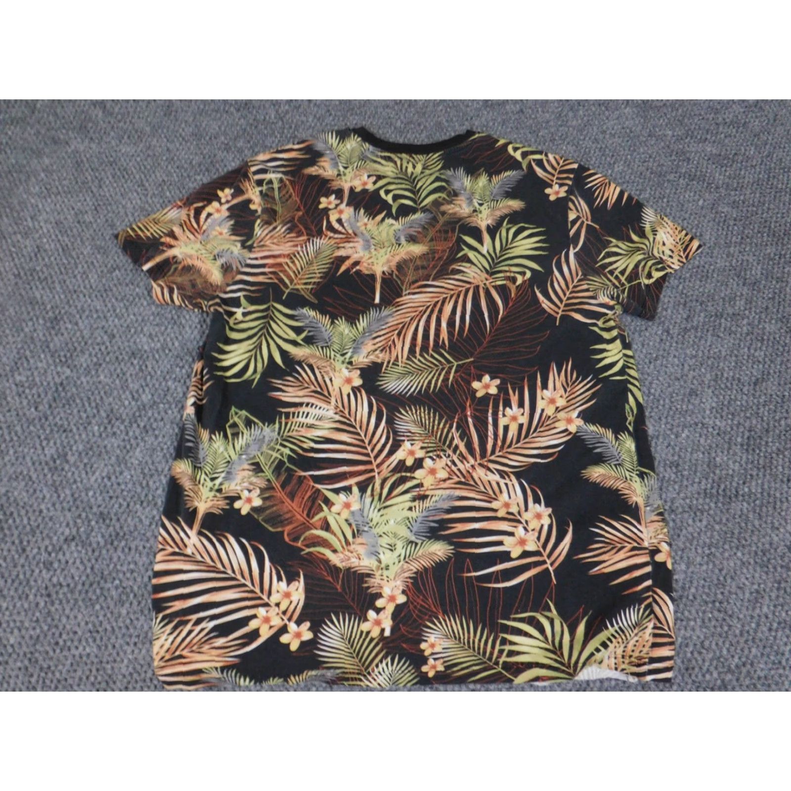 Guess GUESS Mens Shirt M Black Floral Graphic Knit Cotton Short Sleeve Crew Neck T-Shirt 90s Americana Classic Logo breathable Size US M / EU 48-50 / 2 - 5 Thumbnail