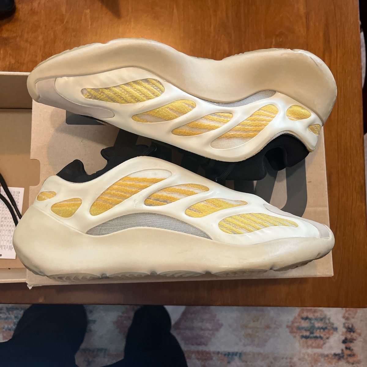 Adidas × Yeezy yeezy 700 safflower Size US 11 / EU 44 - 3 Thumbnail
