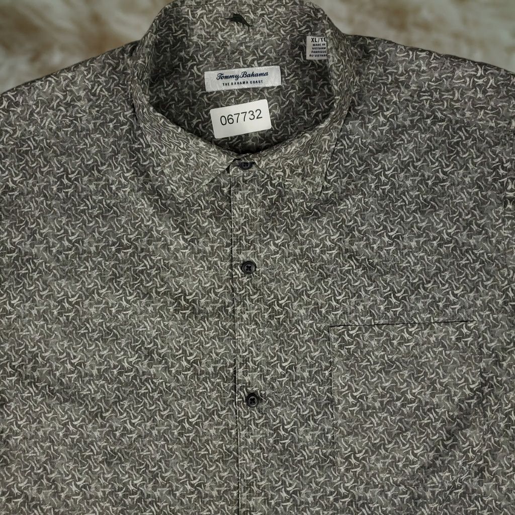 Tommy Bahama Tommy Bahama Shirt Mens XL Gray Polyester Hawaiian Button Up Short Sleeve Shirt Size US XL / EU 56 / 4 - 1 Thumbnail