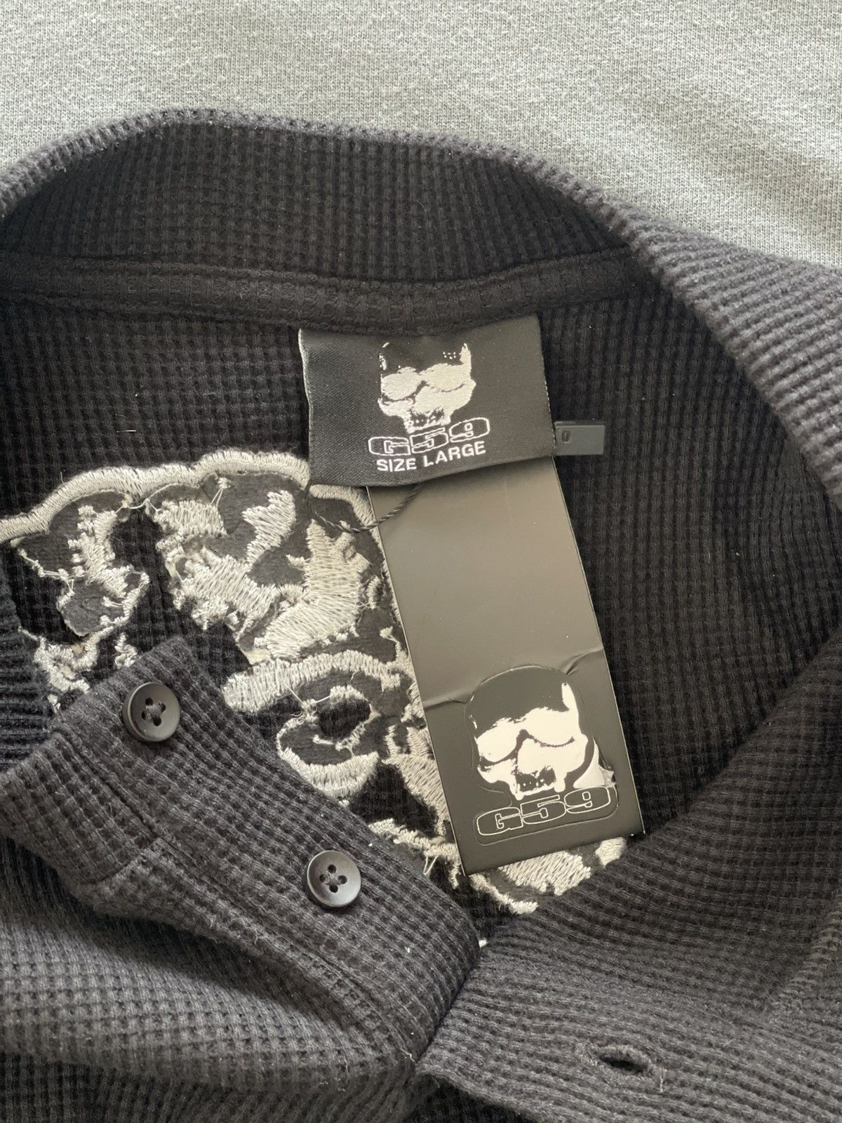 G59 Records G59 PATCHED HENLEY (BLACK) Size US L / EU 52-54 / 3 - 7 Thumbnail