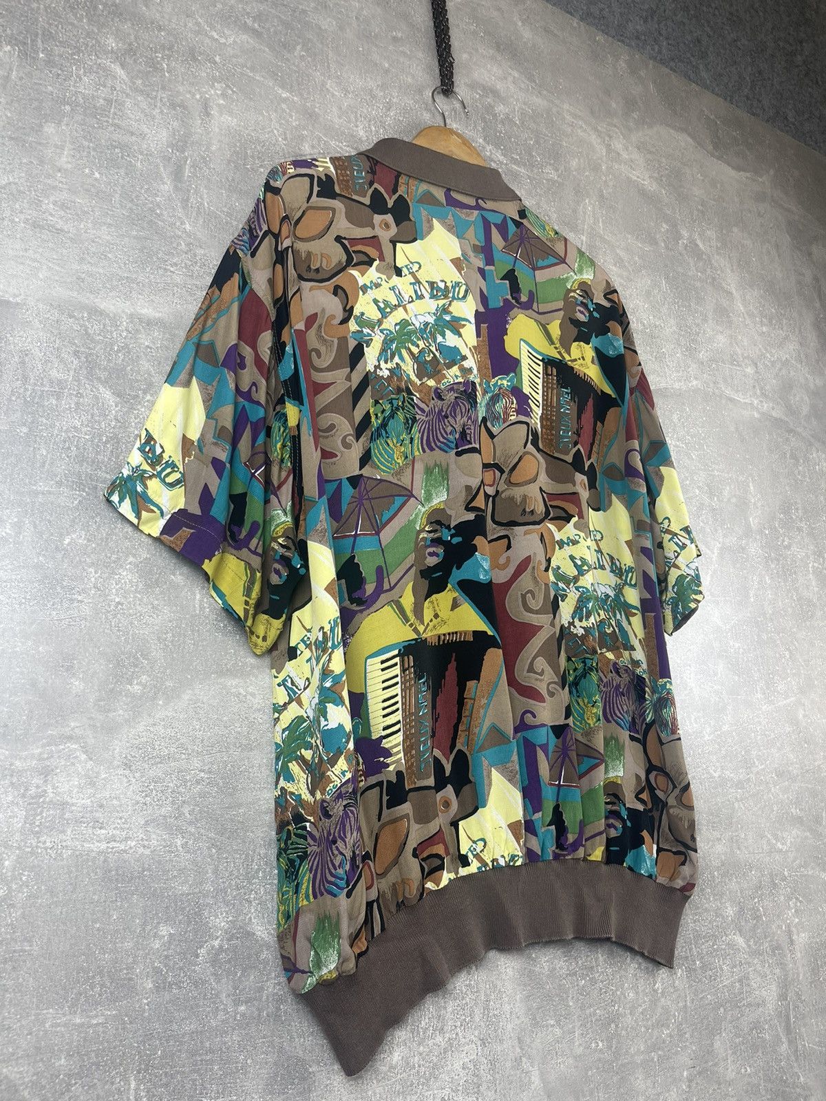 Yves Saint Laurent Vintage Yves Saint Laurent Tricots Abstract Polo Grap Shirt Size US XL / EU 56 / 4 - 7 Thumbnail