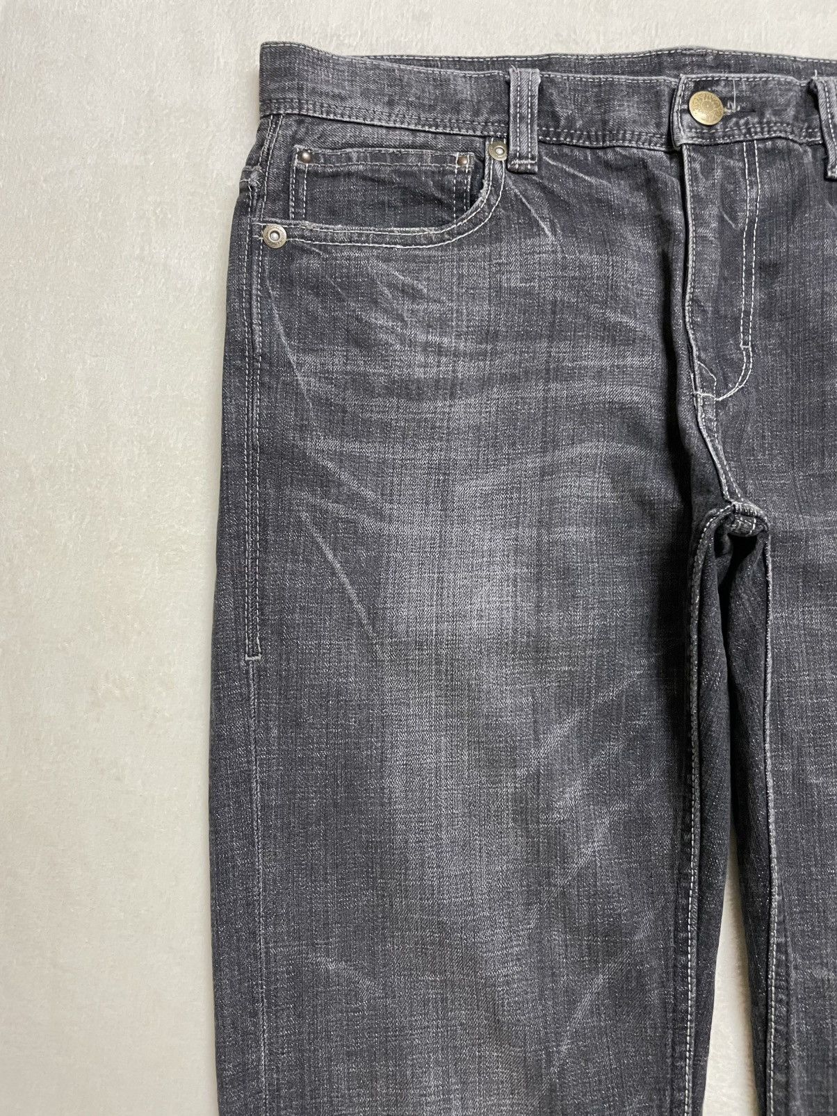 Uniqlo Vintage Uniqlo Faded Dark Colour Denim Jeans Size US 35 - 5 Thumbnail