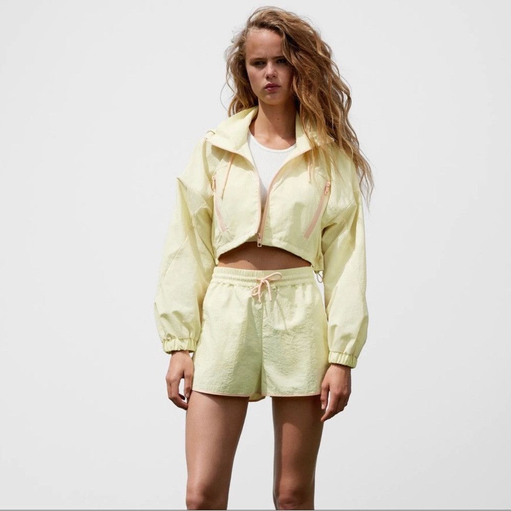 Zara NWT New Zara Yellow Cropped Jacket Windbreaker Size M Size M / US 6-8 / IT 42-44 - 1 Thumbnail