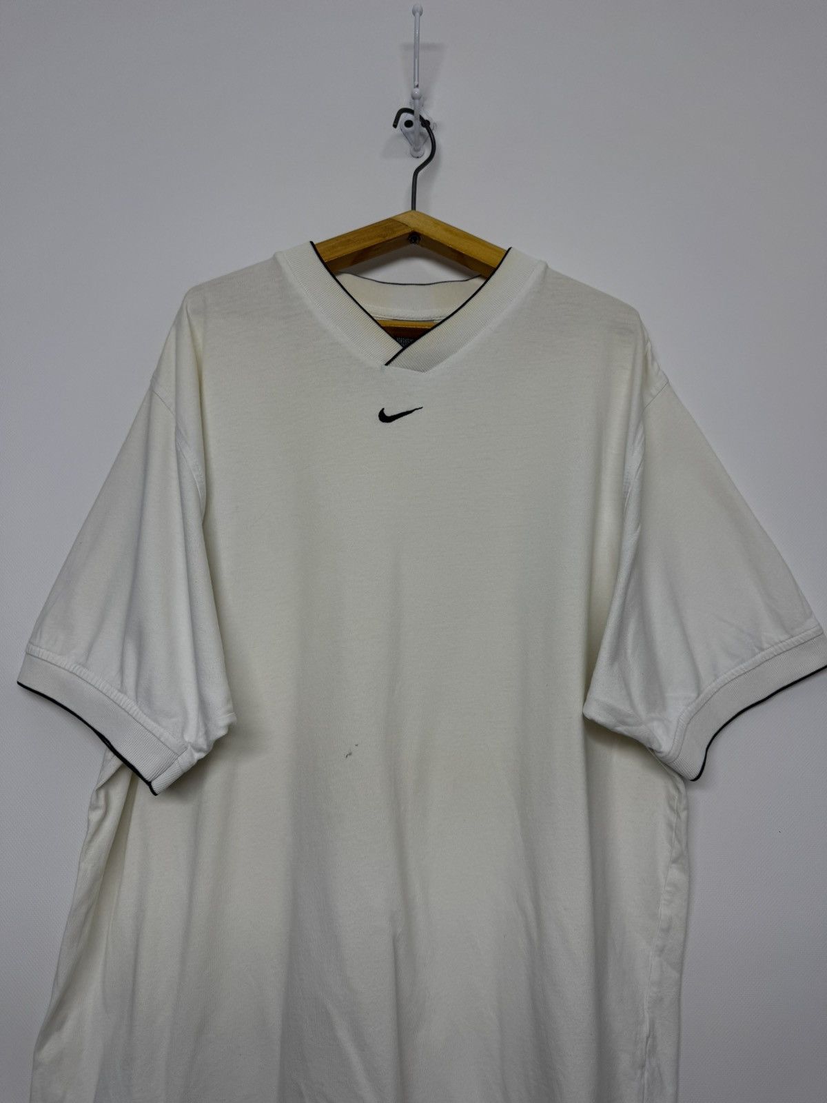 Nike Vintage Y2k Nike swoosh streetwear center logo tee Size US XL / EU 56 / 4 - 1 Thumbnail