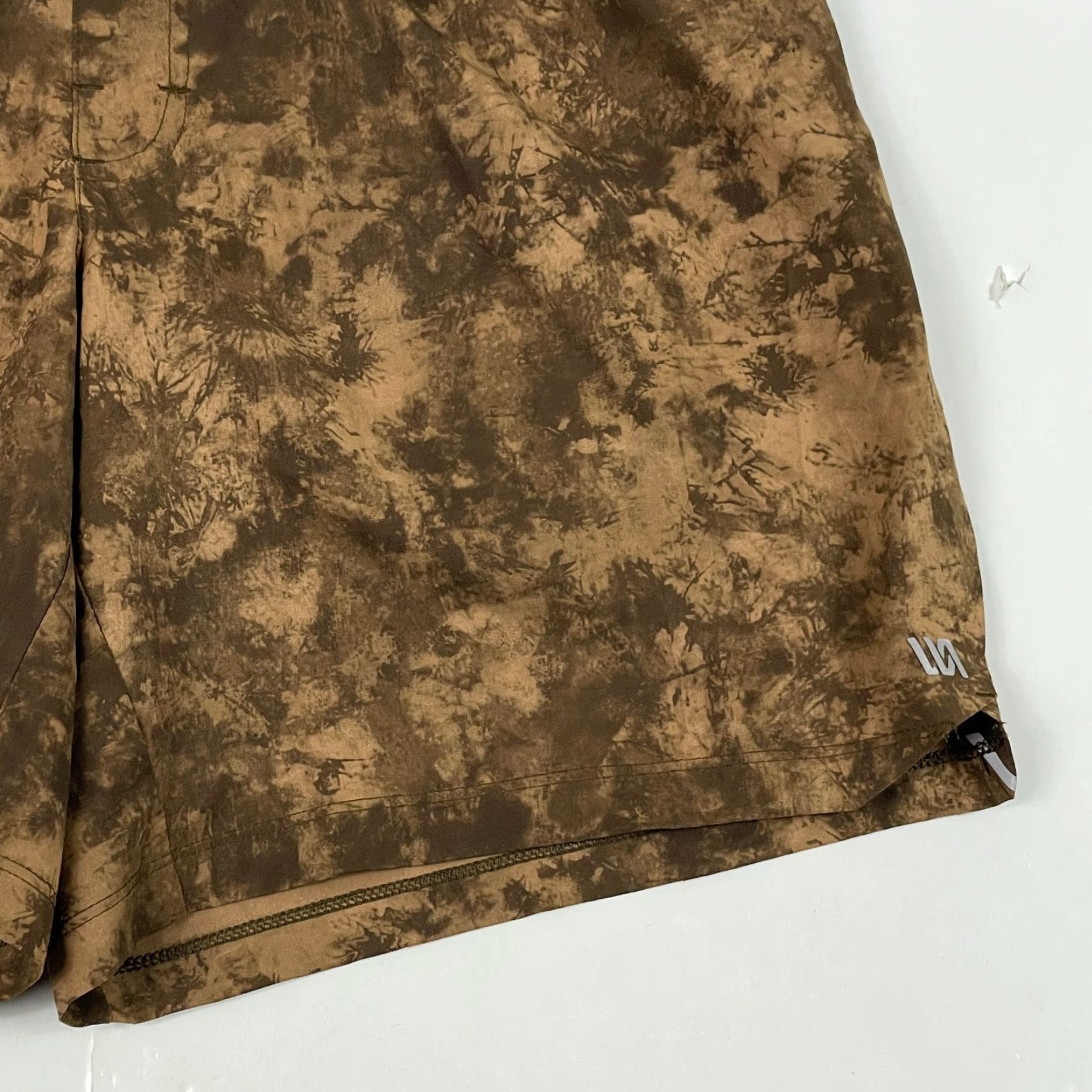 Vintage VRST Shorts Mens S Brown Tie Dye Lined 6.5in Inseam Athletic Pockets Moisture Wicking Drawstring Reflective Size US 26 / EU 42 - 4 Thumbnail