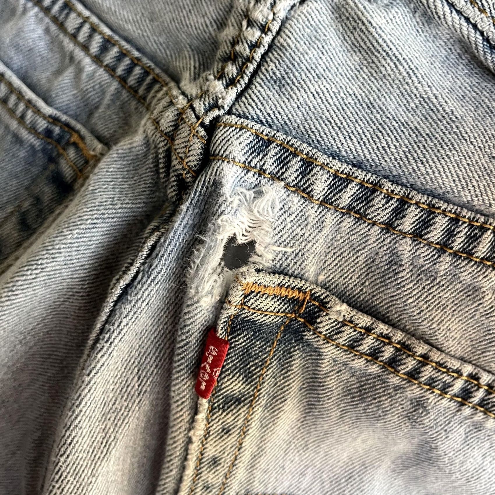 Levi's Y2K Levis 560 Comfort Fit Jeans Mens 32x32 Light Wash Distressed Tapered Denim Size US 32 / EU 48 - 7 Thumbnail