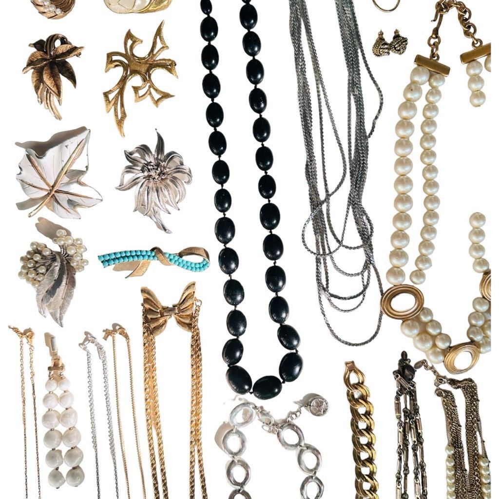 Monet ALL SIGNED TRIFARI MONET NAPIER Vintage Bulk Jewelry Lot Bro Size ONE SIZE - 6 Thumbnail