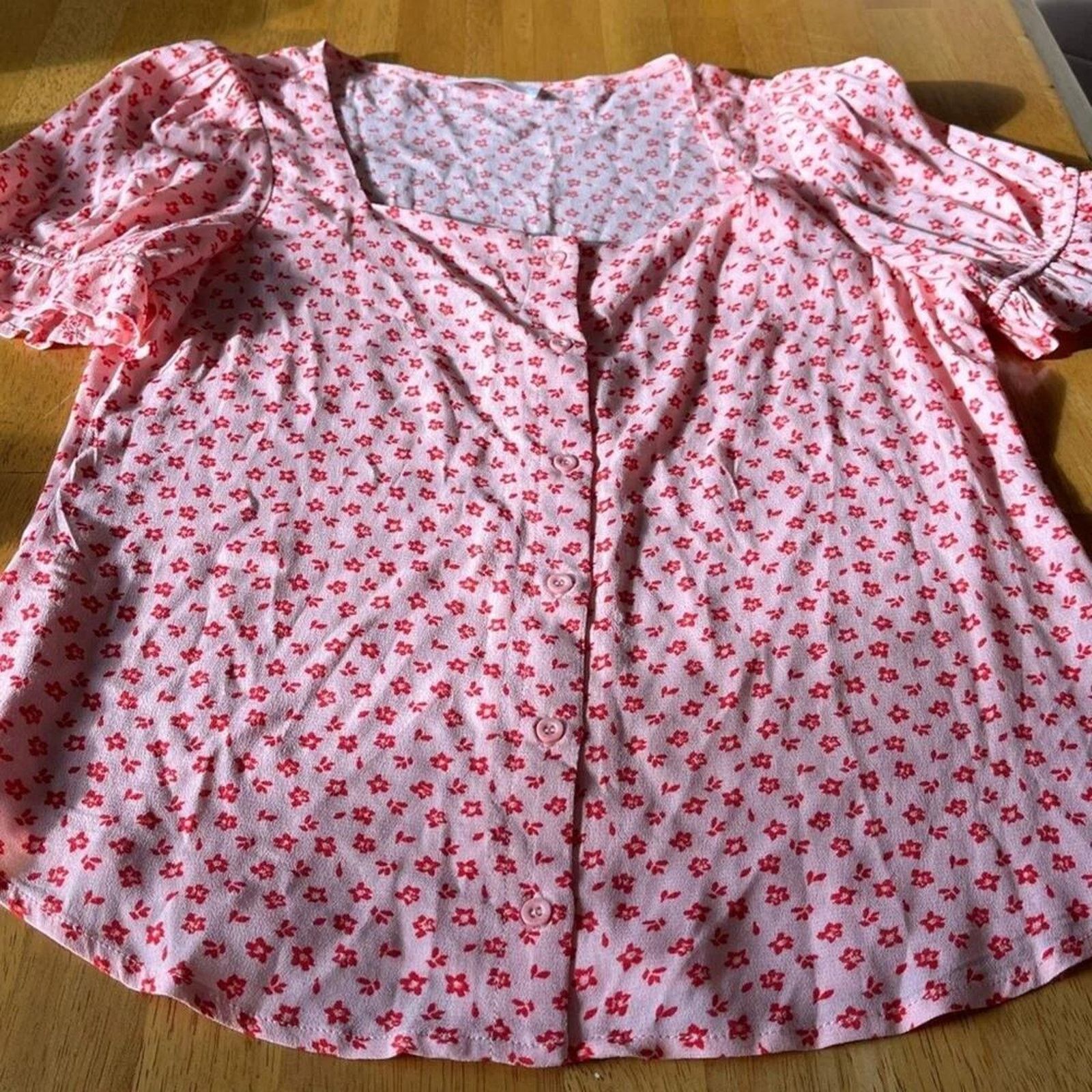 The Unbranded Brand Elodie short sleeved top, size Small, front buttons. Size S / US 4 / IT 40 - 2 Thumbnail