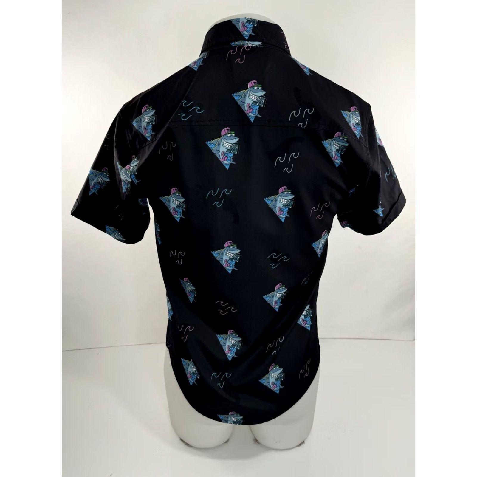 Vintage RSVLTS SHARK WEEK 2021 Mens XS Kunaflex Shirt Size US XS / EU 42 / 0 - 3 Thumbnail
