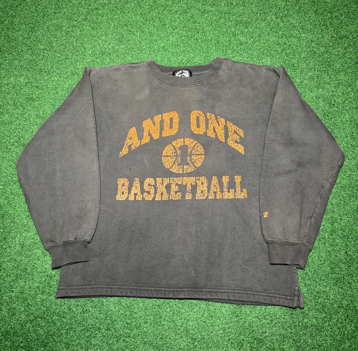 Vintage Vintage 90s And1 Basketball Womens Xs Faded Sweatshirt Size XS / US 0-2 / IT 36-38 - 1 Thumbnail