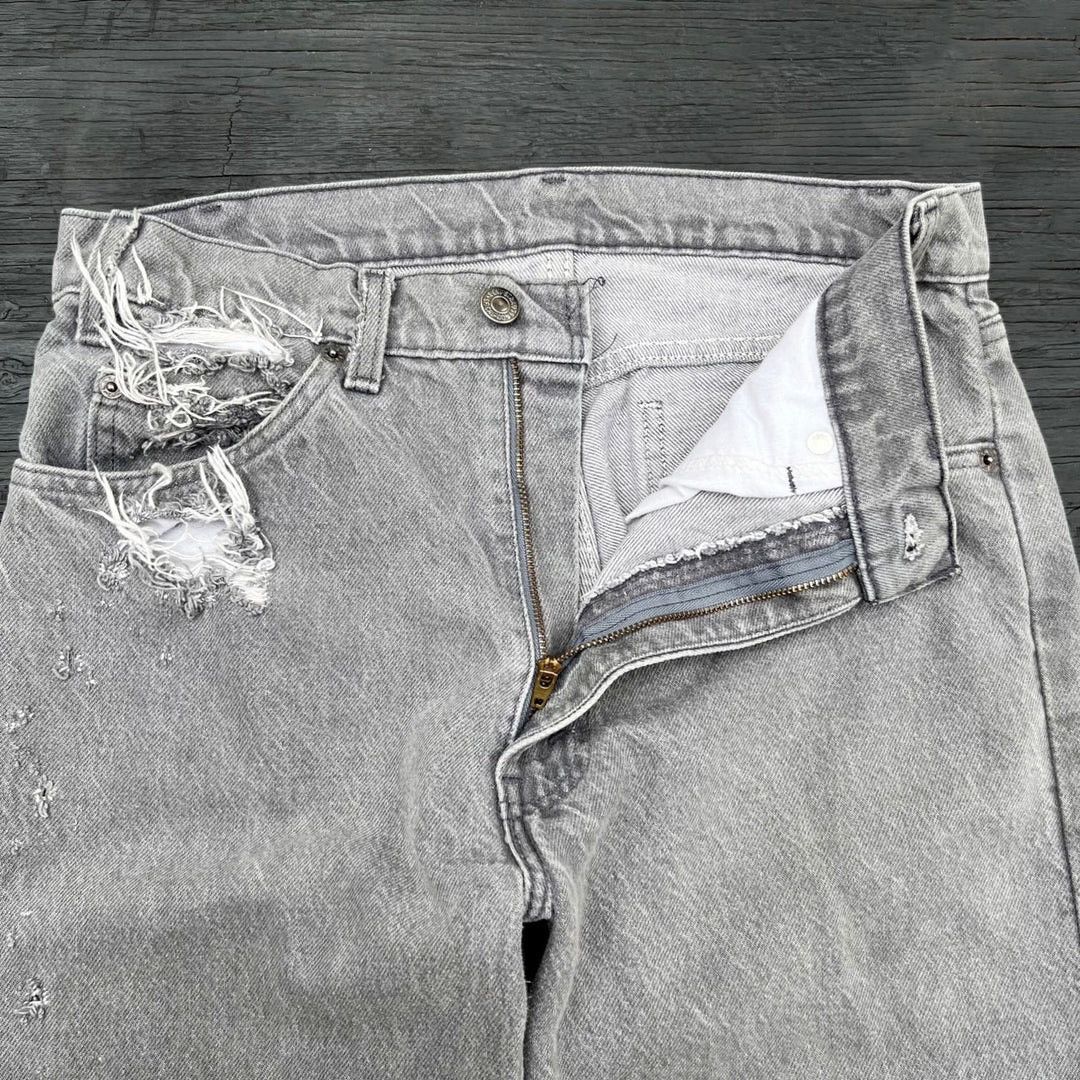 Levi's × Vintage Levi’s 505 1980 80s W31 Vintage Grey Ripped USA Denim Jeans Size US 31 - 3 Thumbnail