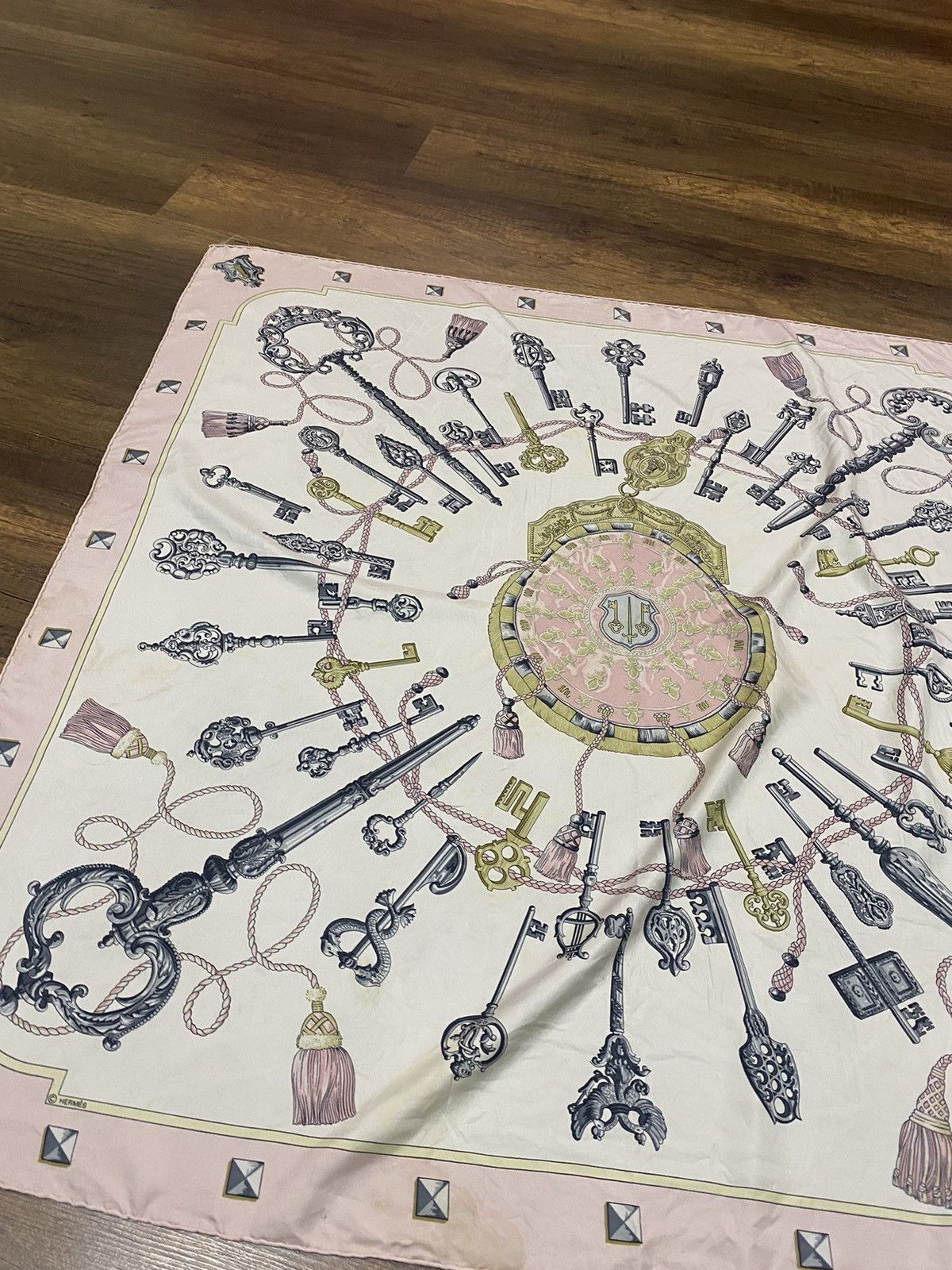 Hermes Authentic Vintage Hermes Scarf 100% Silk Size ONE SIZE - 16 Thumbnail