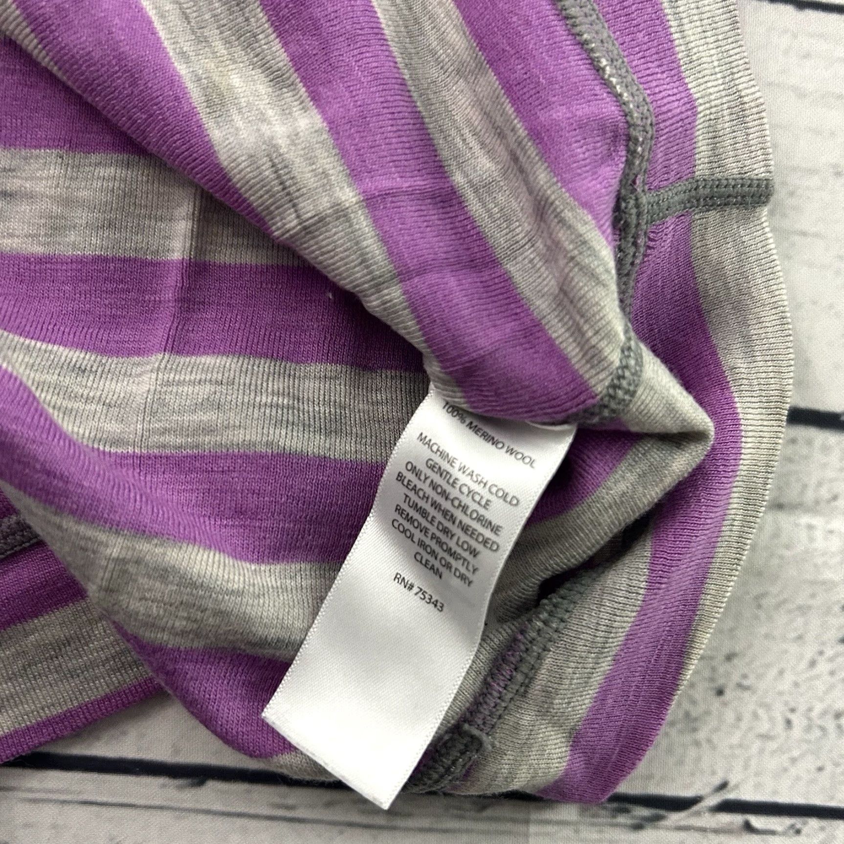 Dakine VINTAGE Dakini Striped 100% Merino Wool Long Sleeve 1/4 Zip Top Women's M Gray Purple Shirt Womens M Merino 100% Striped Zip 1/4 Dakini Size M / US 6-8 / IT 42-44 - 5 Thumbnail