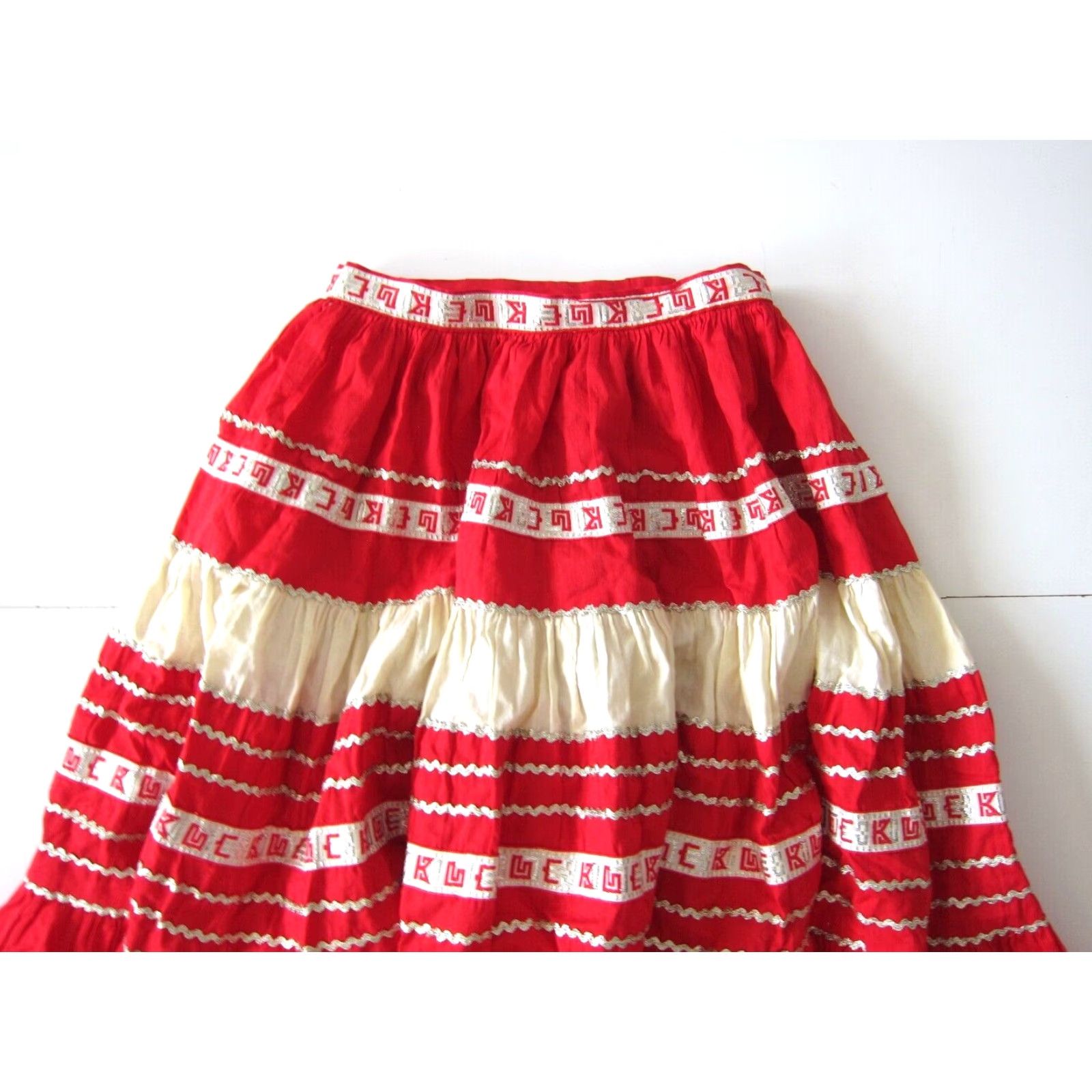 DANCER VINTAGE Handmade Red Ivory Cotton Embroidered Pettiskirt Square Dance XS Skirt Womens Vintage Cowboy Western Size 26" / US 2 / IT 38 - 3 Thumbnail