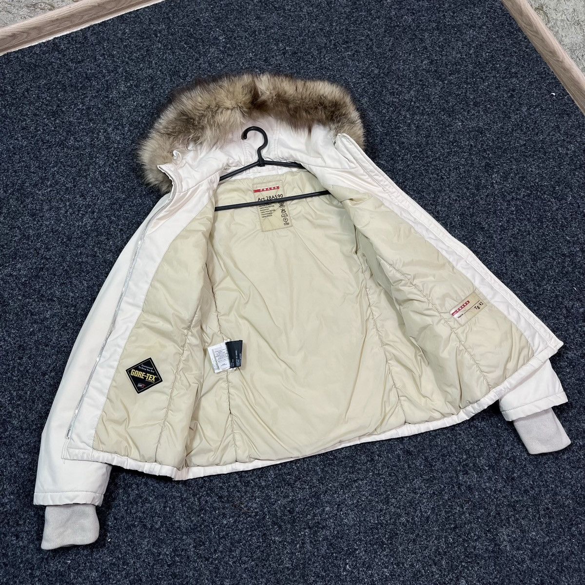 Prada Puffer Prada Gore Tex Jacket leather tab Size S / US 4 / IT 40 - 11 Thumbnail