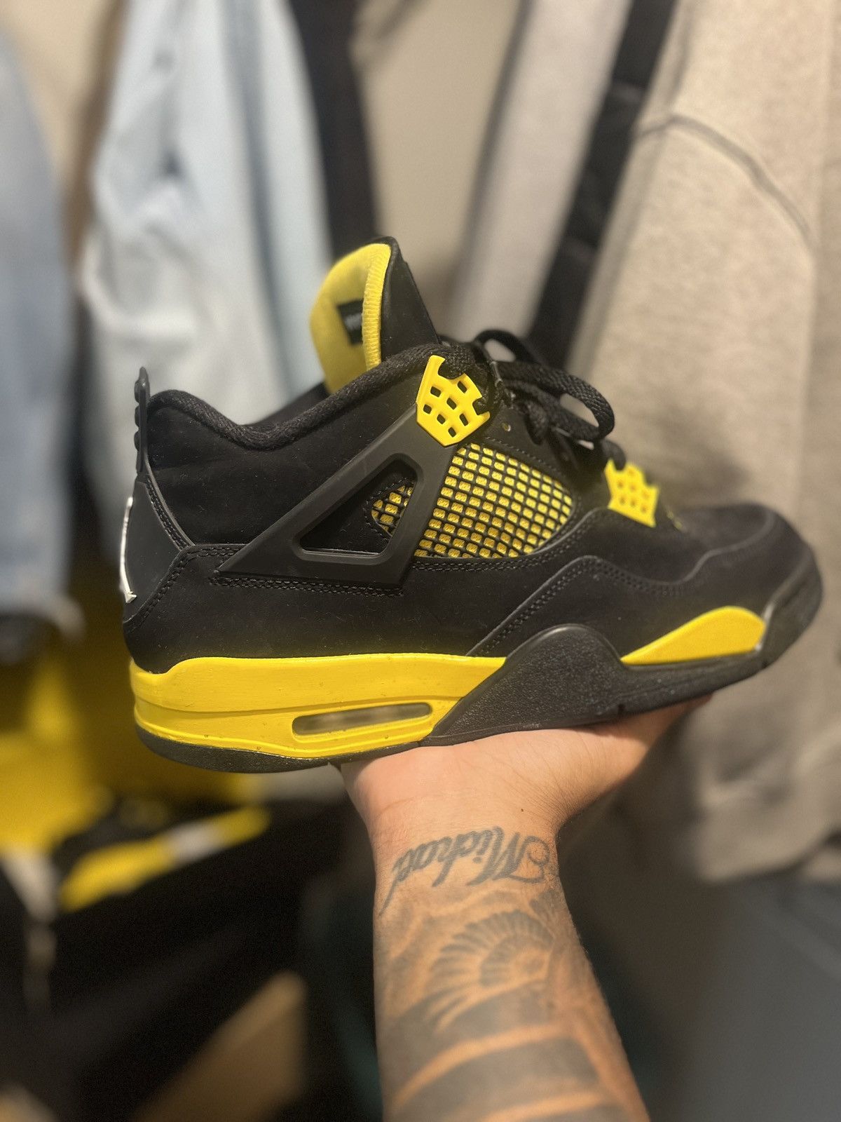 Jordan Brand Jordan 4 Thunder Size US 10.5 / EU 43-44 - 1 Thumbnail
