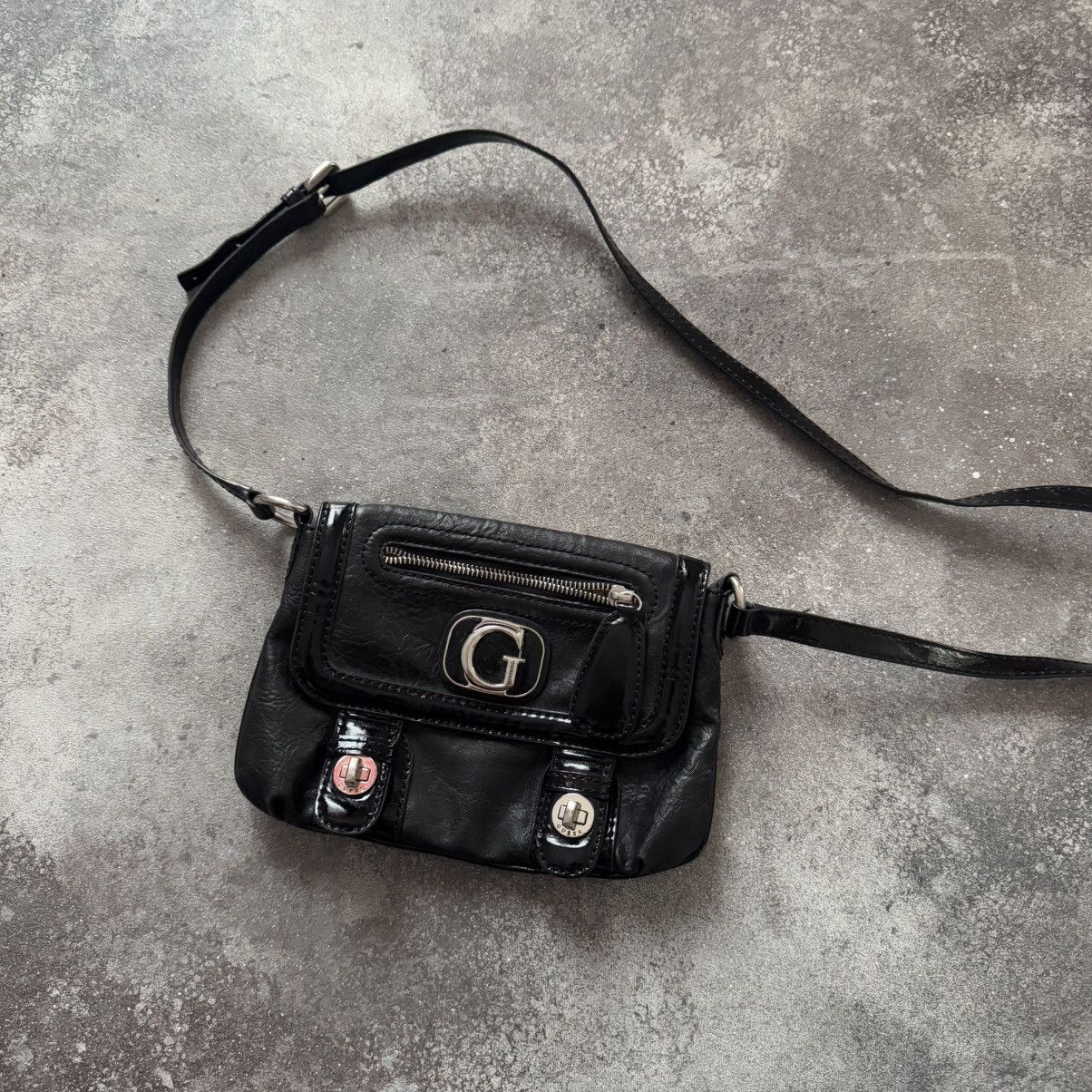Guess × Japanese Brand × Vintage Guess Vintage Y2K Sexy Glam Crossbody Bag Size ONE SIZE - 2 Thumbnail