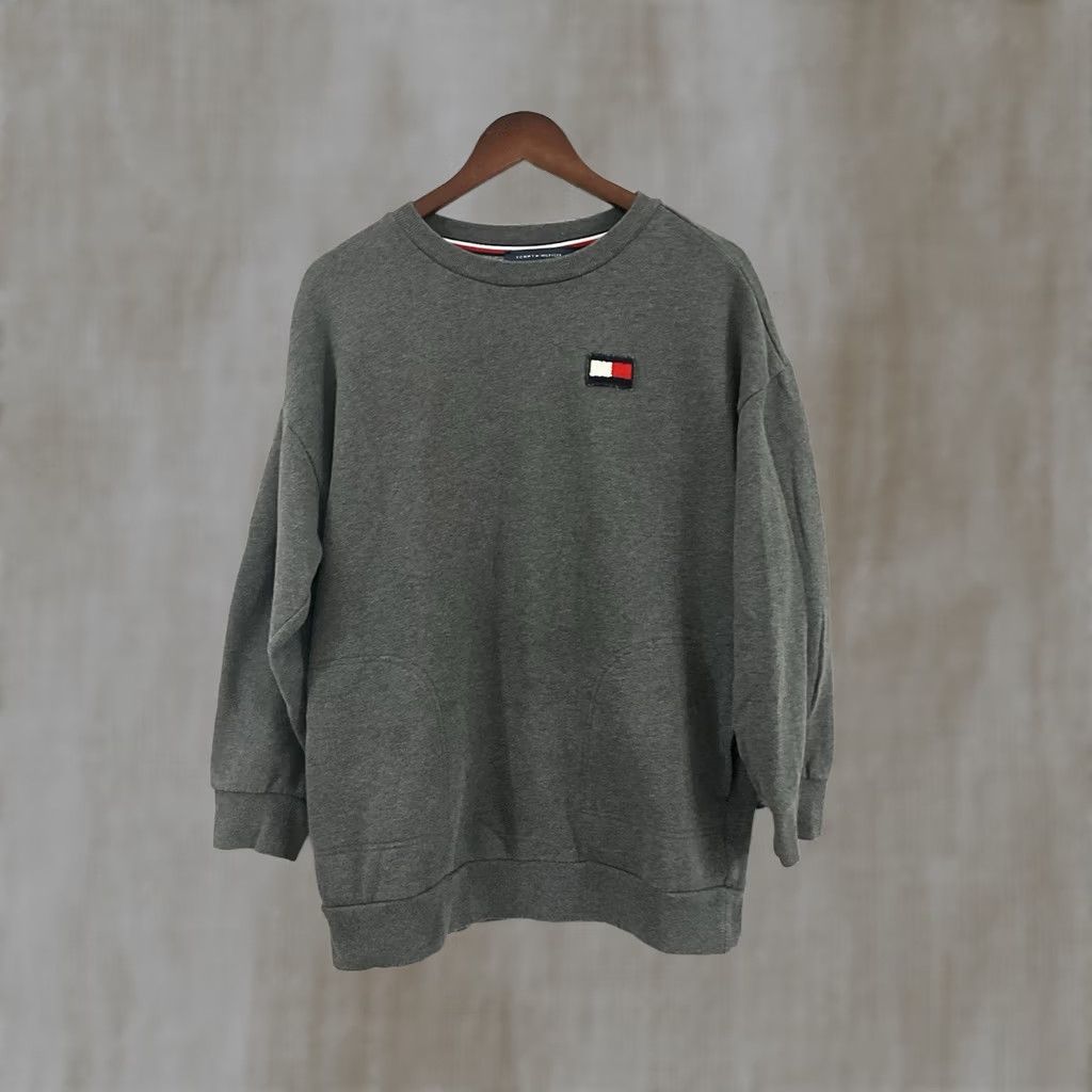 Tommy Hilfiger Tommy Hilfiger Sweatshirt Crew Neck Pullover Gray M Womens Regular Cotton-Polyester Fleece Long Pullover Activewear Size M / US 6-8 / IT 42-44 - 1 Thumbnail