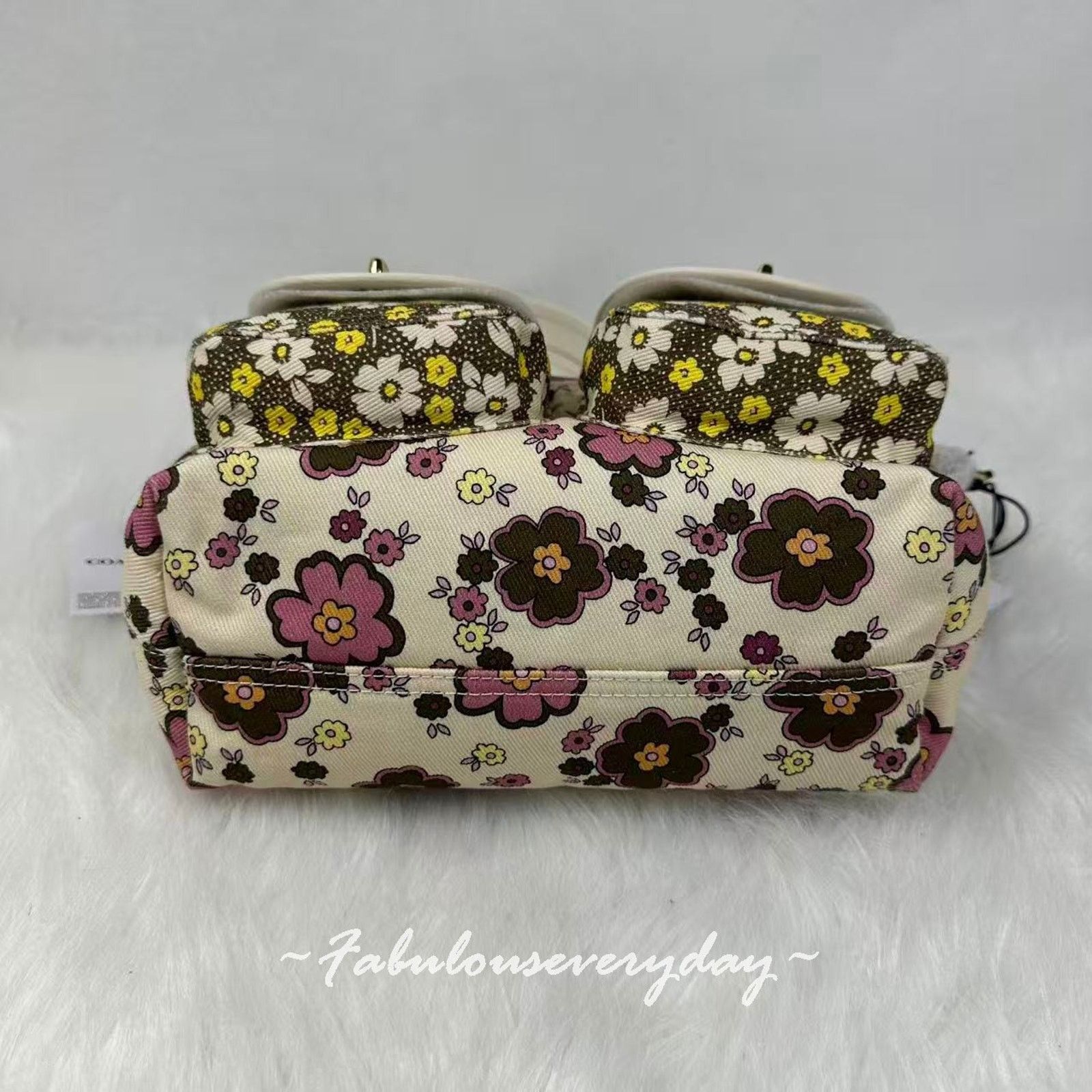 Coach Coach Cargo Shoulder Bag Floral Canvas/Chalk/Daisy CDW55 NWT Size ONE SIZE - 8 Thumbnail